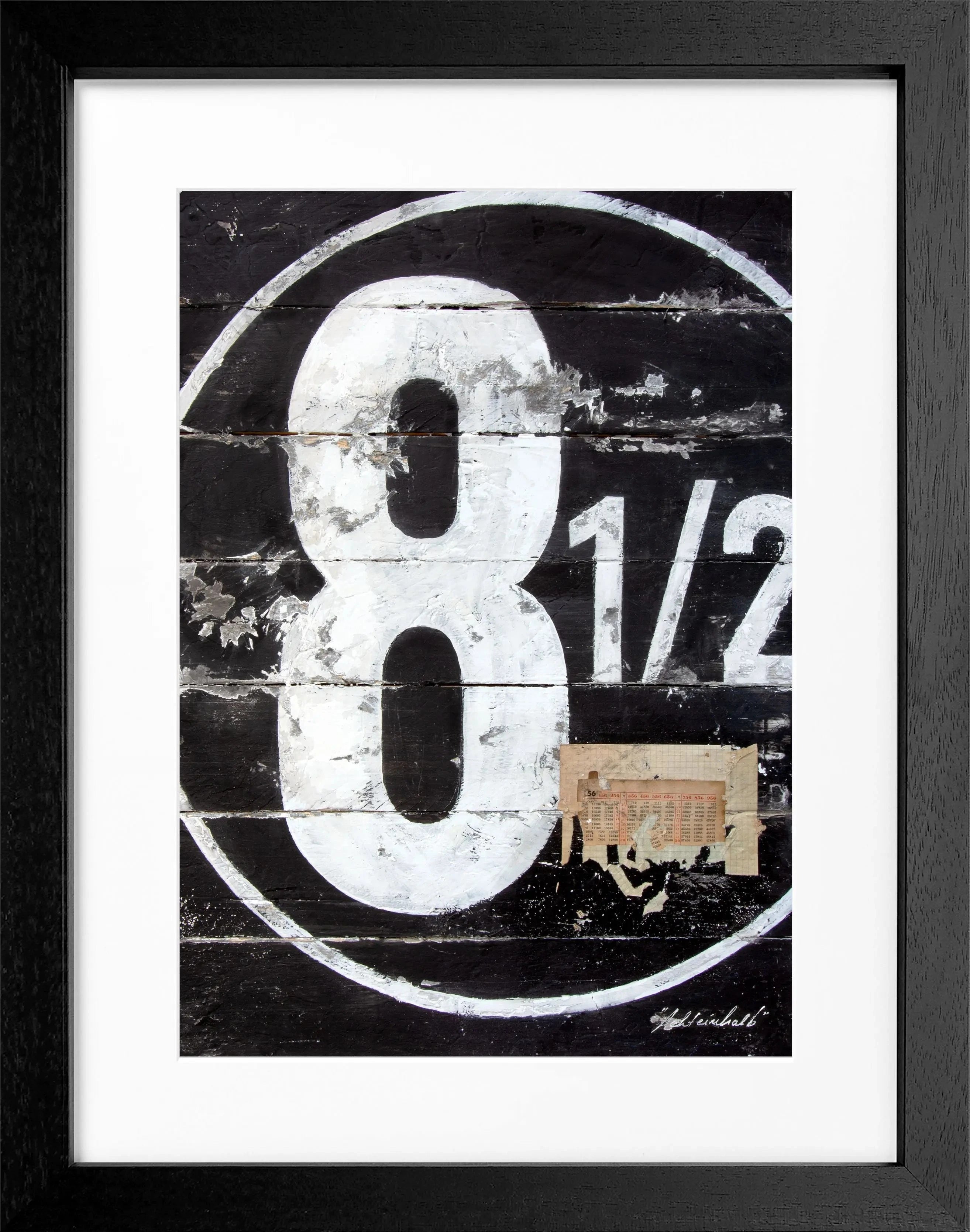 Schwarzes Poster mit Rahmen ’achteinhalb’ GM15 von Cosman-Photocollection, 25x31 cm, mit farbigem Motiv, stilvoll präsentiert