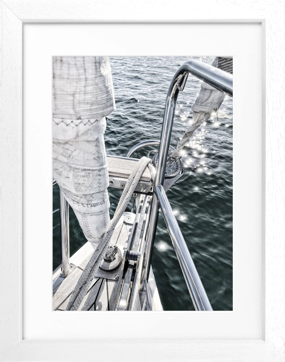 Schwarz-Weiß-Poster mit Segelboot SAIL03 von Cosman-Photocollection in Rahmen, perfekte Wanddekoration, 25x31 cm