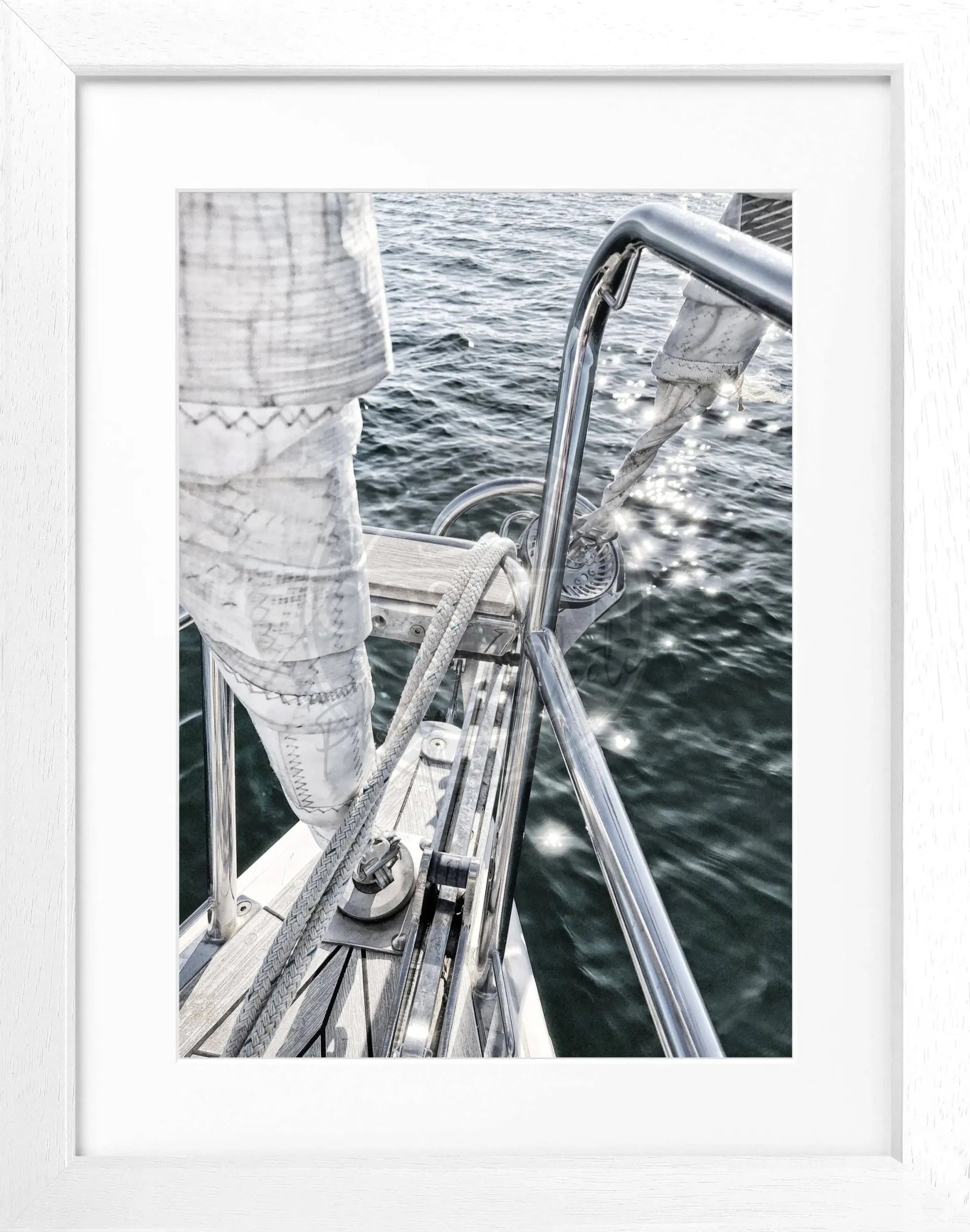 Schwarz-Weiß-Poster mit Segelboot SAIL03 von Cosman-Photocollection in Rahmen, perfekte Wanddekoration, 25x31 cm