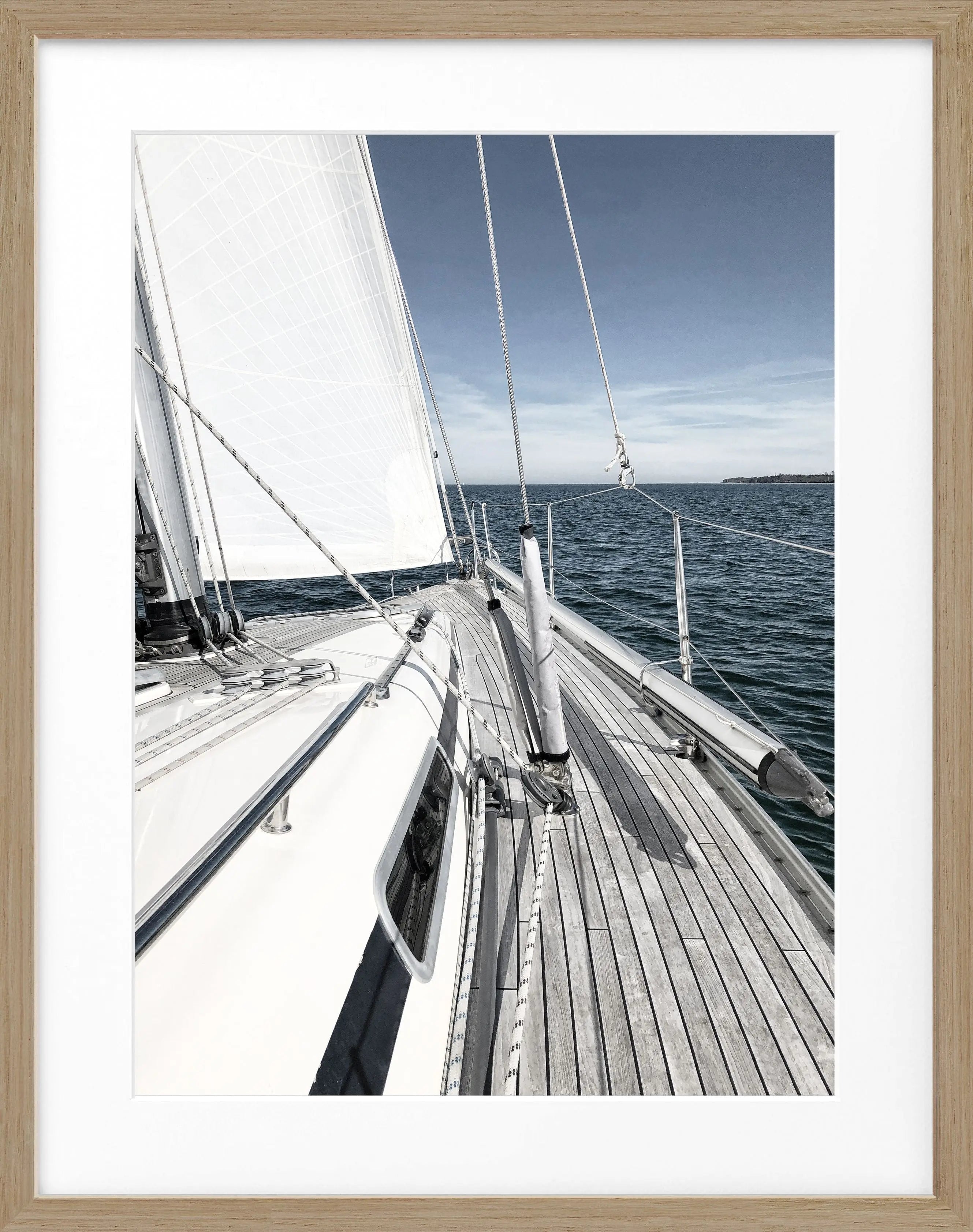 Schwarz-weiß Segelboot Poster mit Rahmen, stilvolle Wanddekoration für Segel-Fans, 25x31cm, von Cosman-Photocollection.