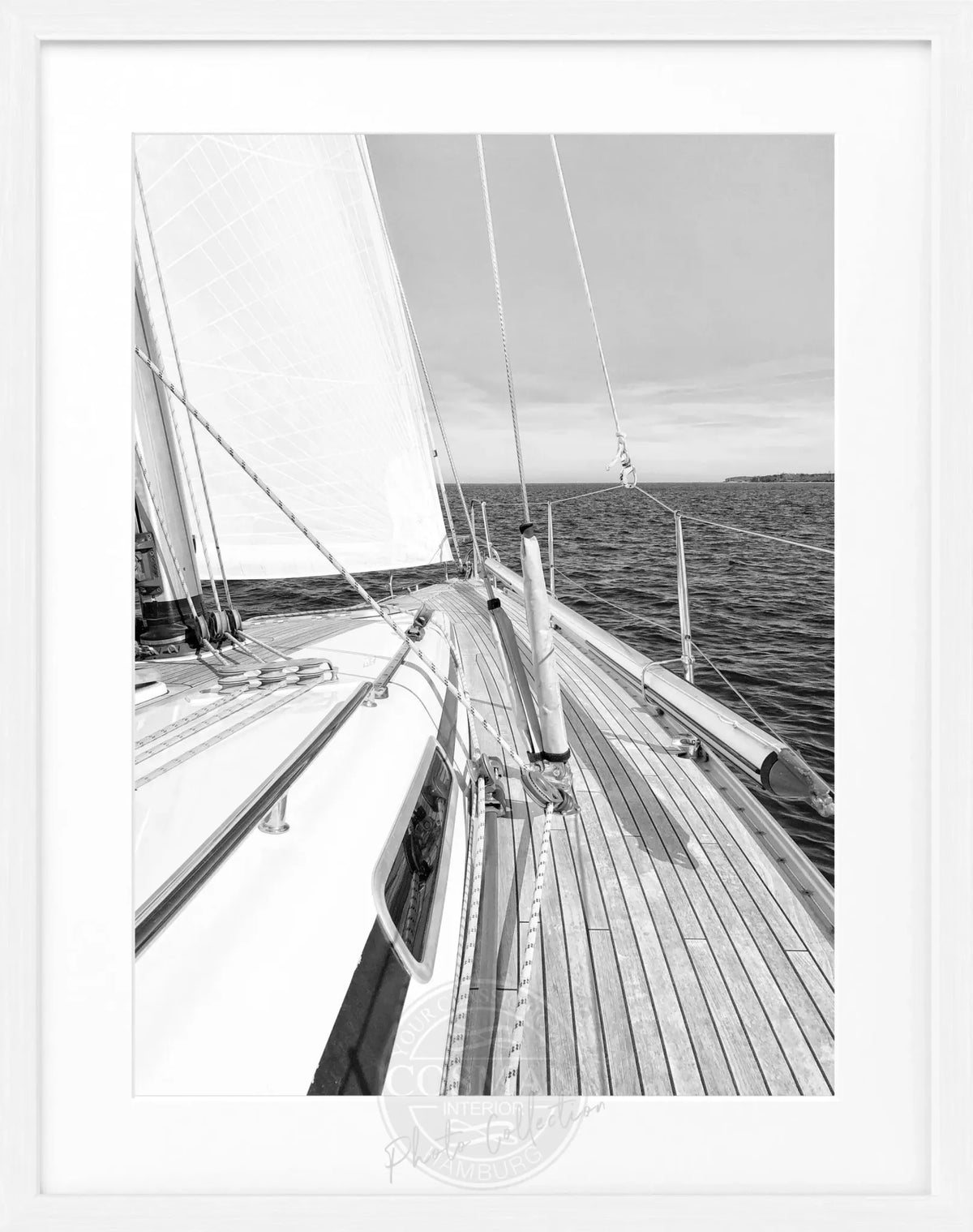 Schwarz-Weiß Segelboot Poster mit Rahmen, stilvolle Wanddekoration für Segel-Fans, von Cosman-Photocollection, 25x31 cm