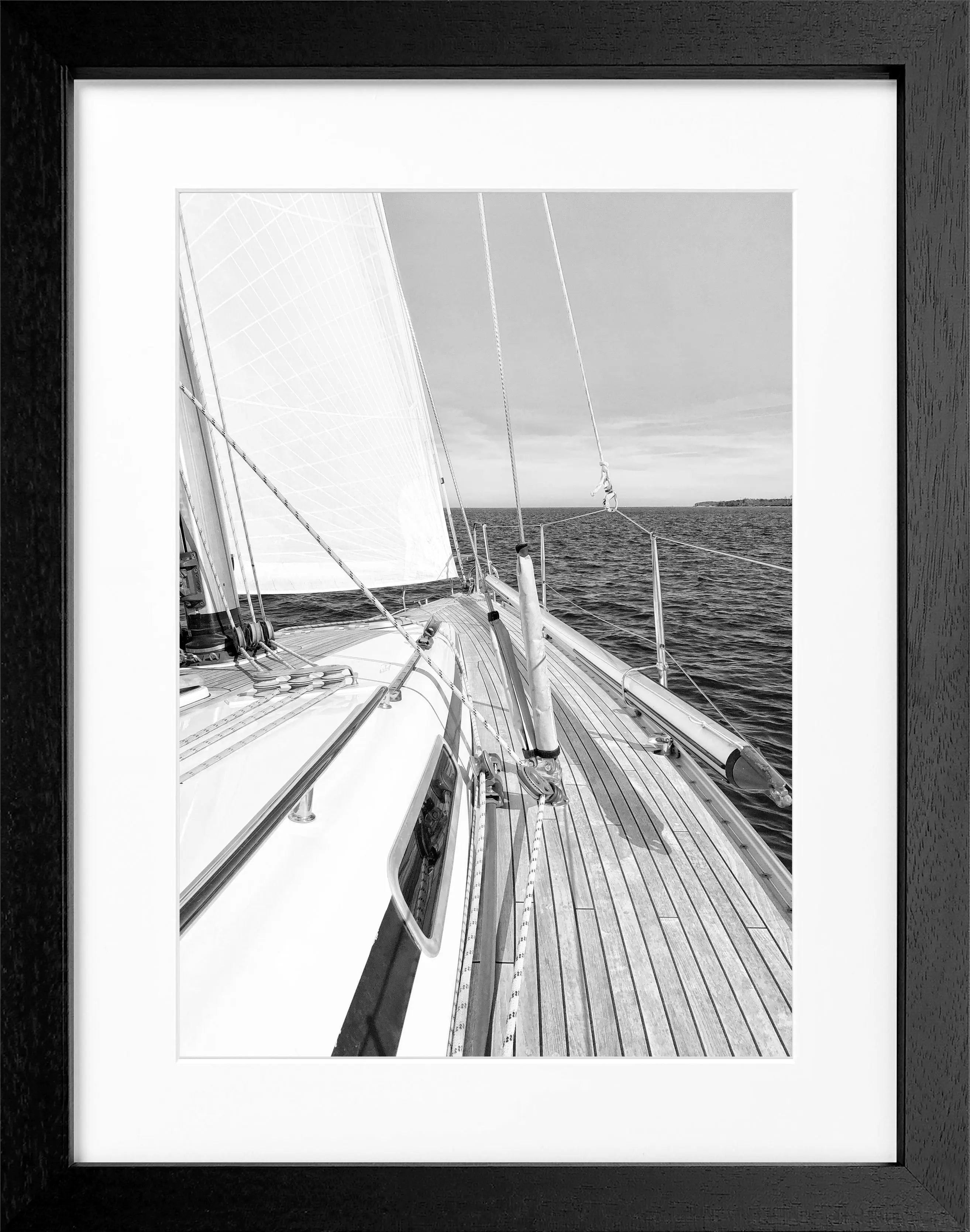 Schwarz-Weiß Segelboot Poster mit Rahmen, stilvolle Wanddekoration für Segel-Fans, von Cosman-Photocollection, 25x31cm