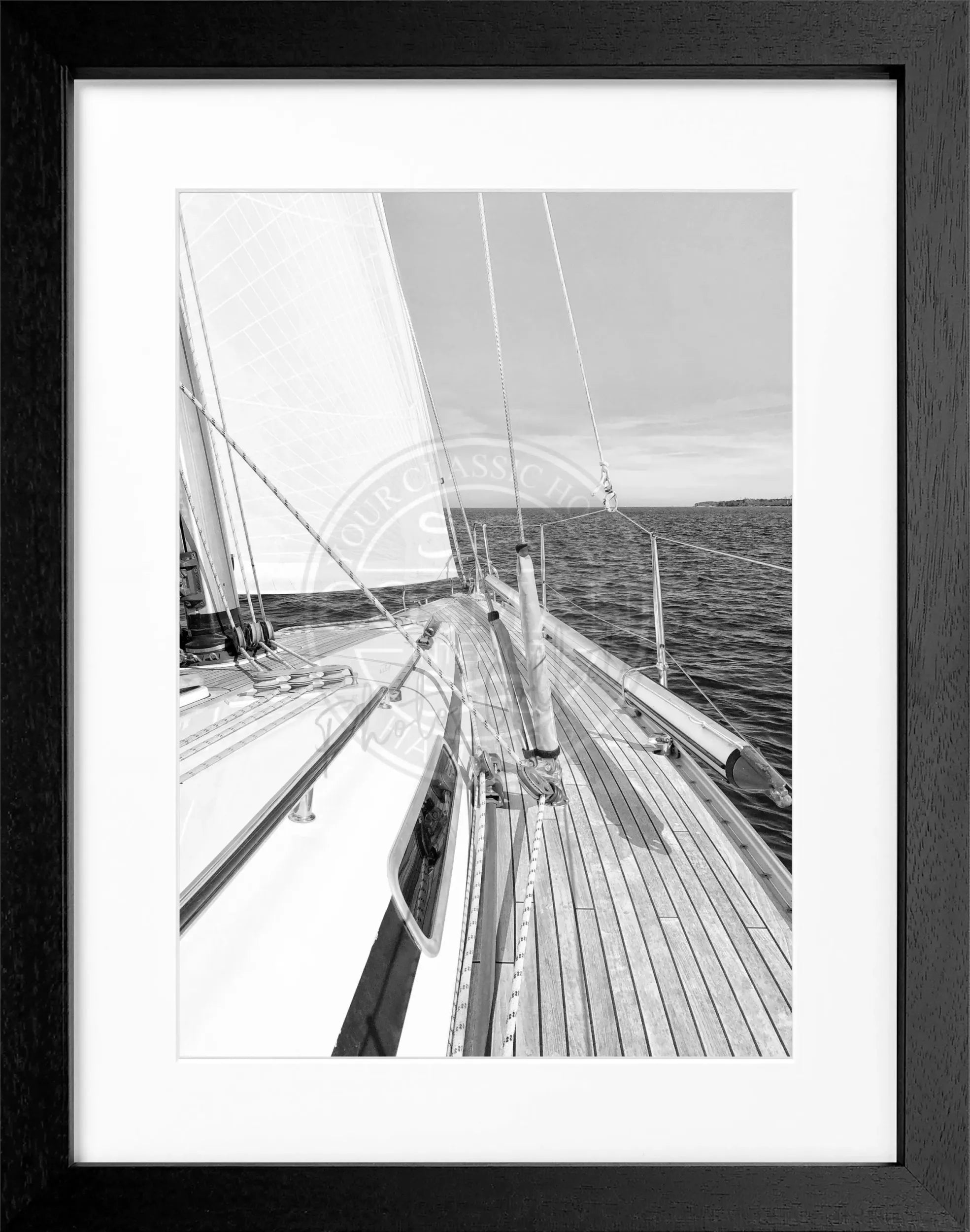 Schwarz-Weiß Segelboot Poster mit Rahmen, stilvolle Wanddekoration für Segel-Fans, von Cosman-Photocollection, 25x31cm