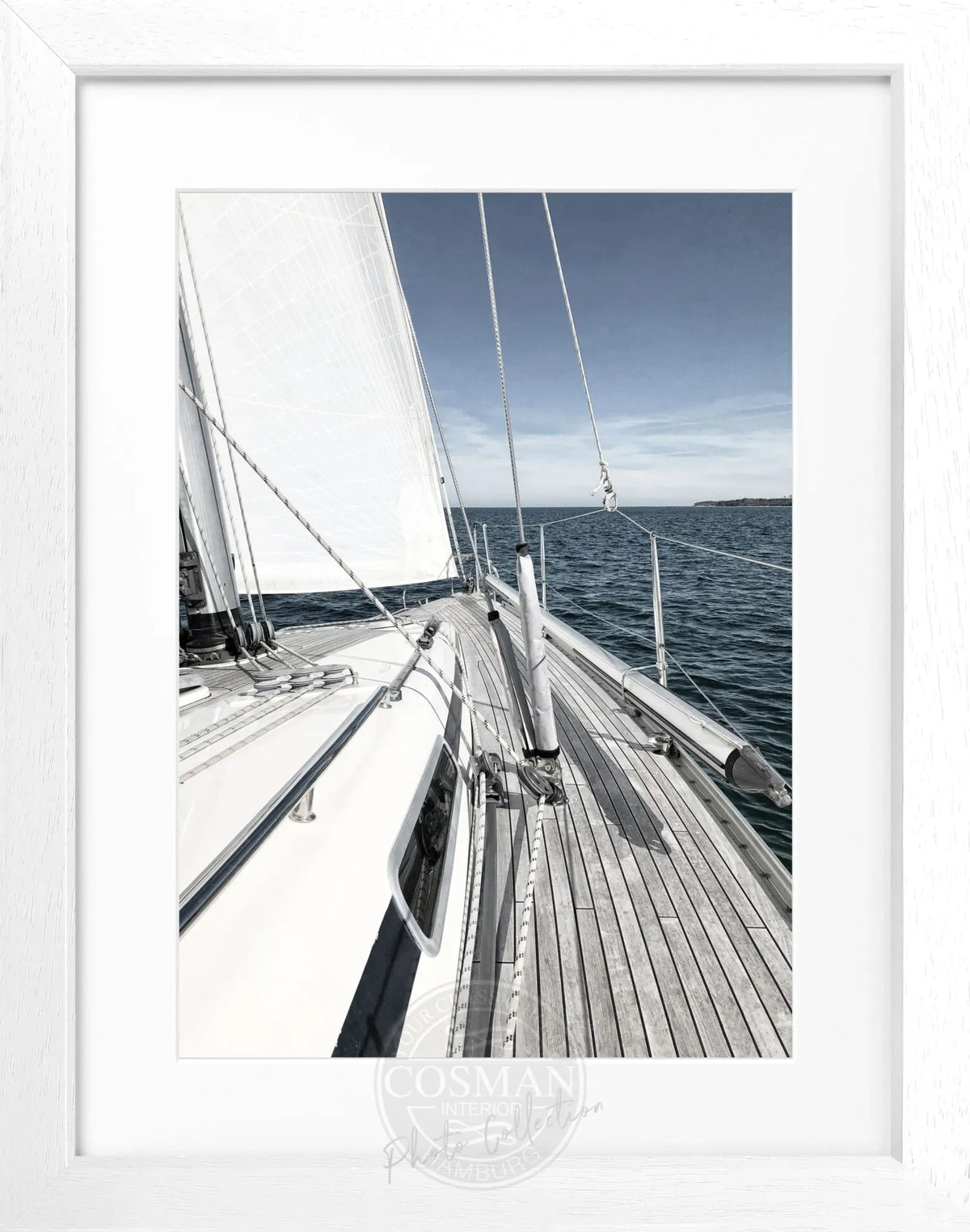 Schwarz-Weiß Segelboot Poster mit Rahmen von Cosman-Photocollection, stilvolle Wanddekoration für Segel-Fans, 25x31 cm.