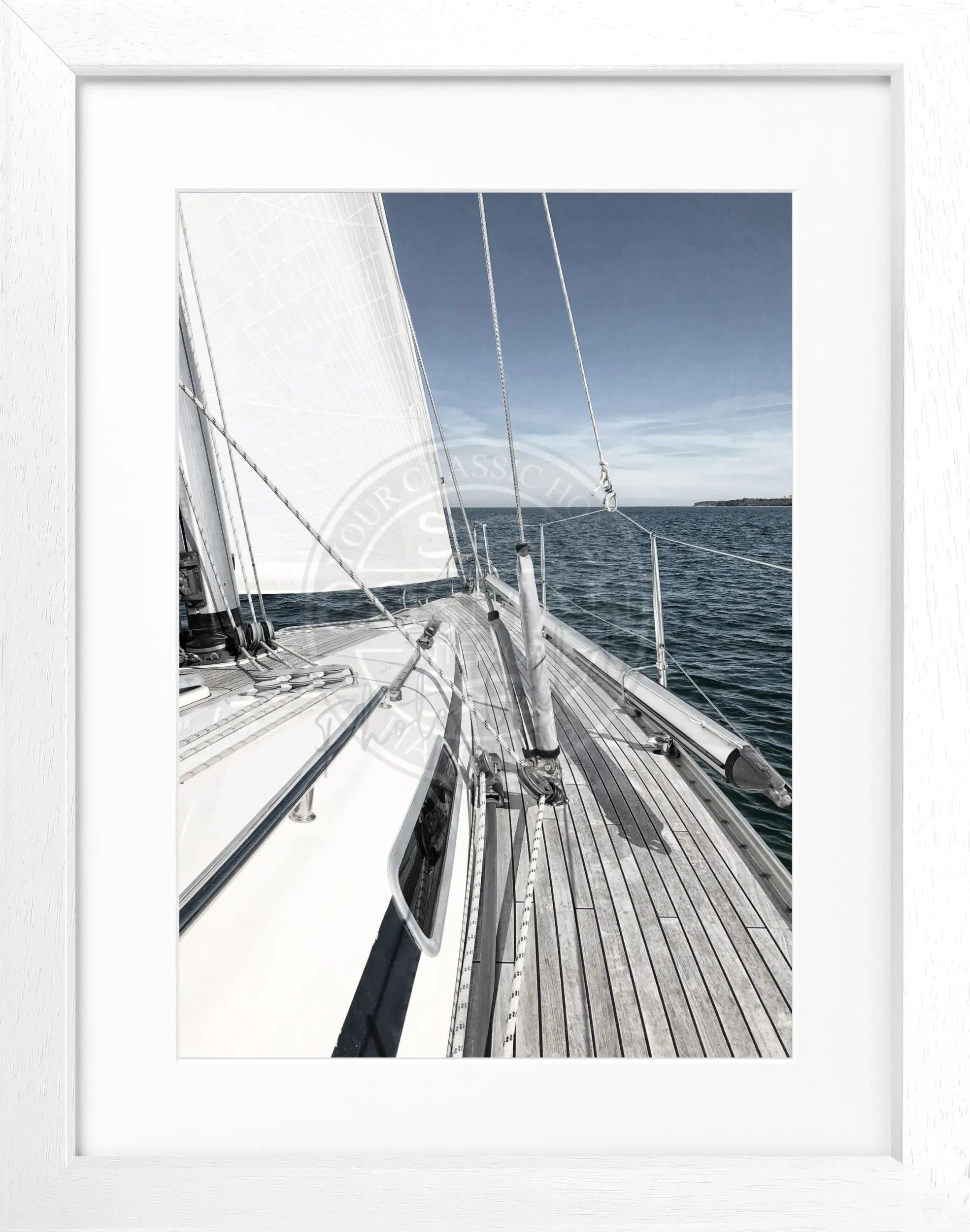 Schwarz-Weiß Segelboot Poster mit Rahmen von Cosman-Photocollection, stilvolle Wanddekoration für Segel-Fans, 25x31 cm.