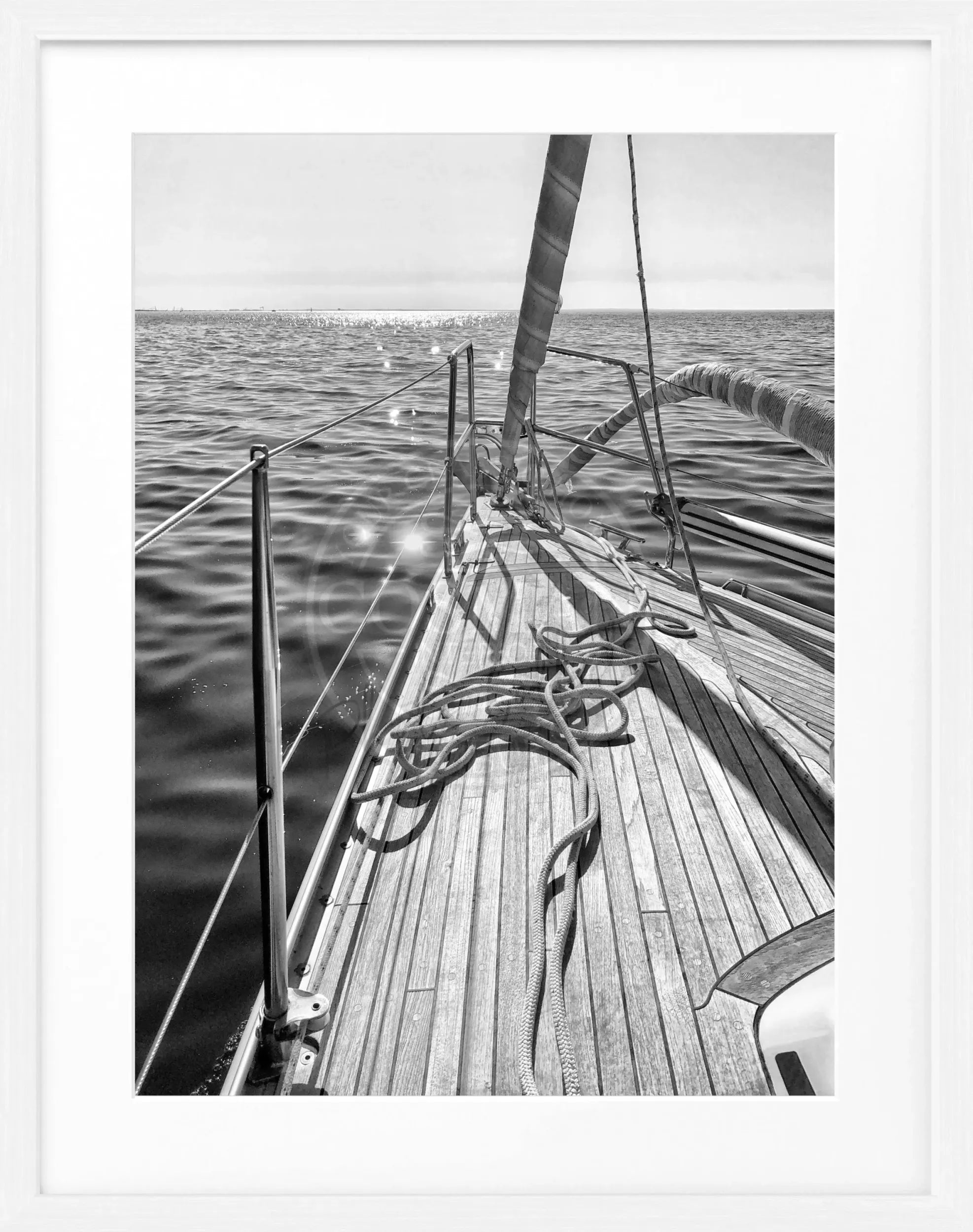 Schwarz-Weiß Segelboot Poster mit Rahmen von Cosman-Photocollection, maritime Wanddekoration, 25x31 cm, stilvoll und modern