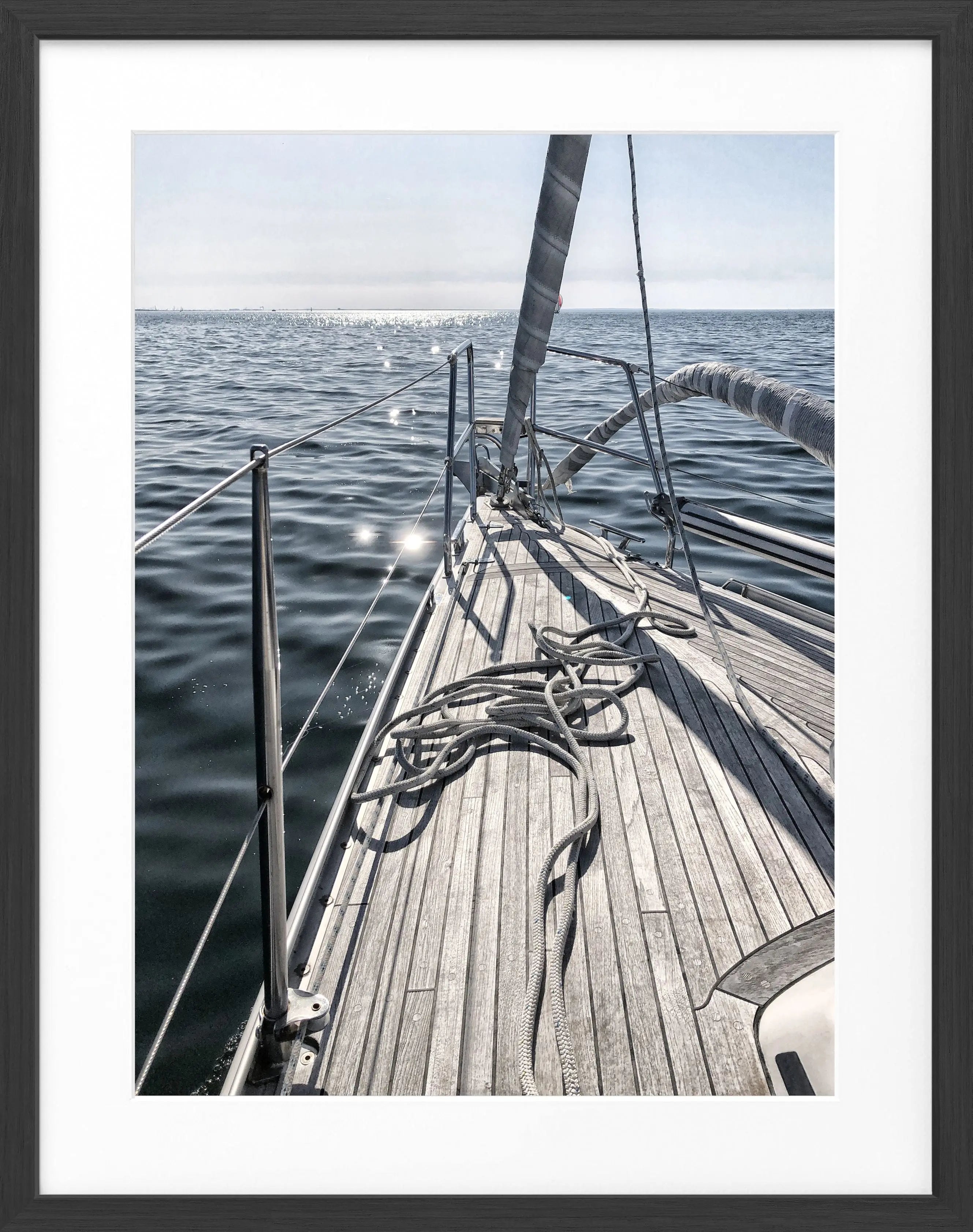 Schwarz-Weiß Segelboot Poster mit Rahmen, maritime Wanddekoration, von Cosman-Photocollection, stilvoll und maritime Atmosphäre