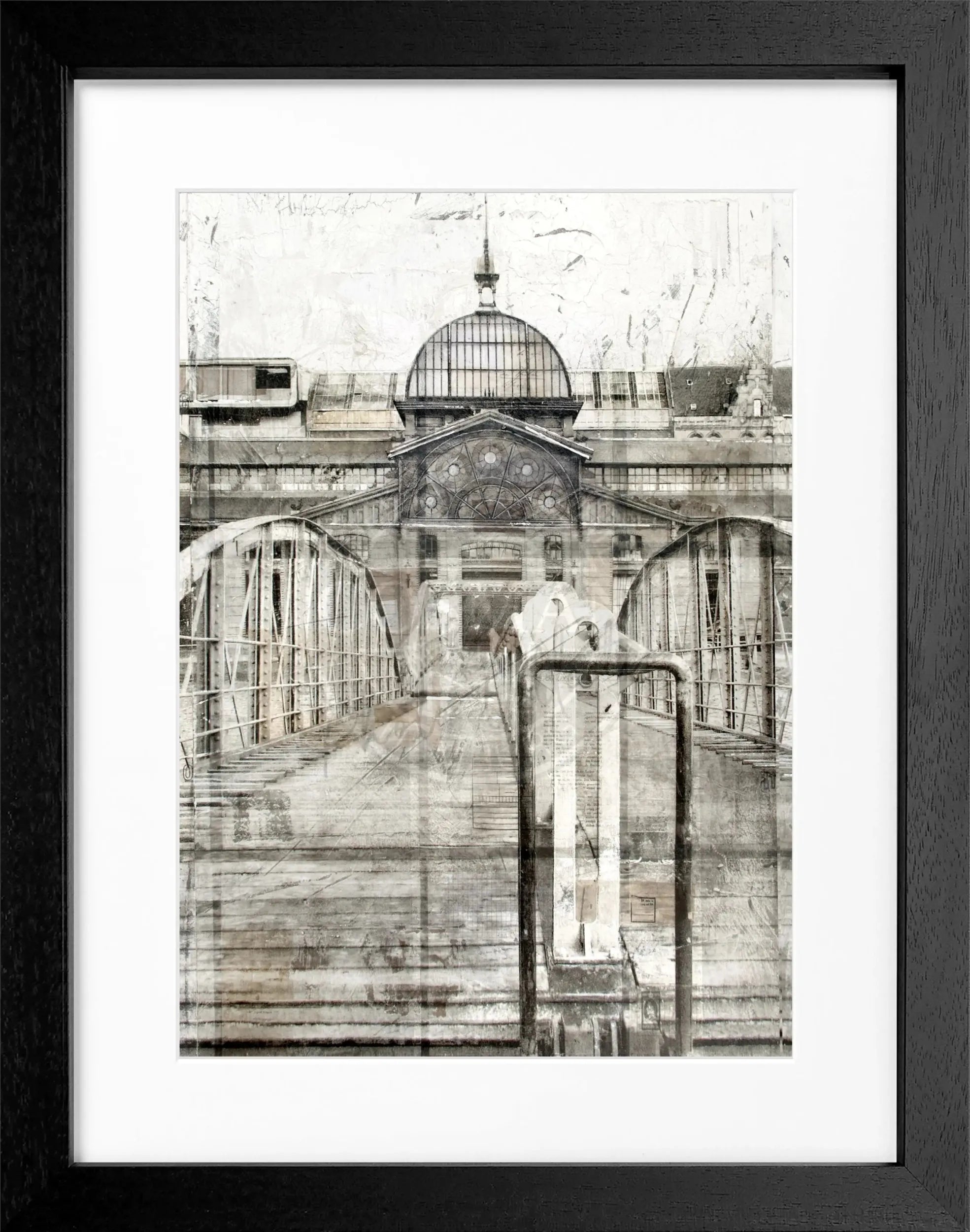 Schwarzer gerahmter Poster mit Hamburg Fischmarkt Motiv von Cosman-Photocollection, 25x31 cm, an Wand hängend