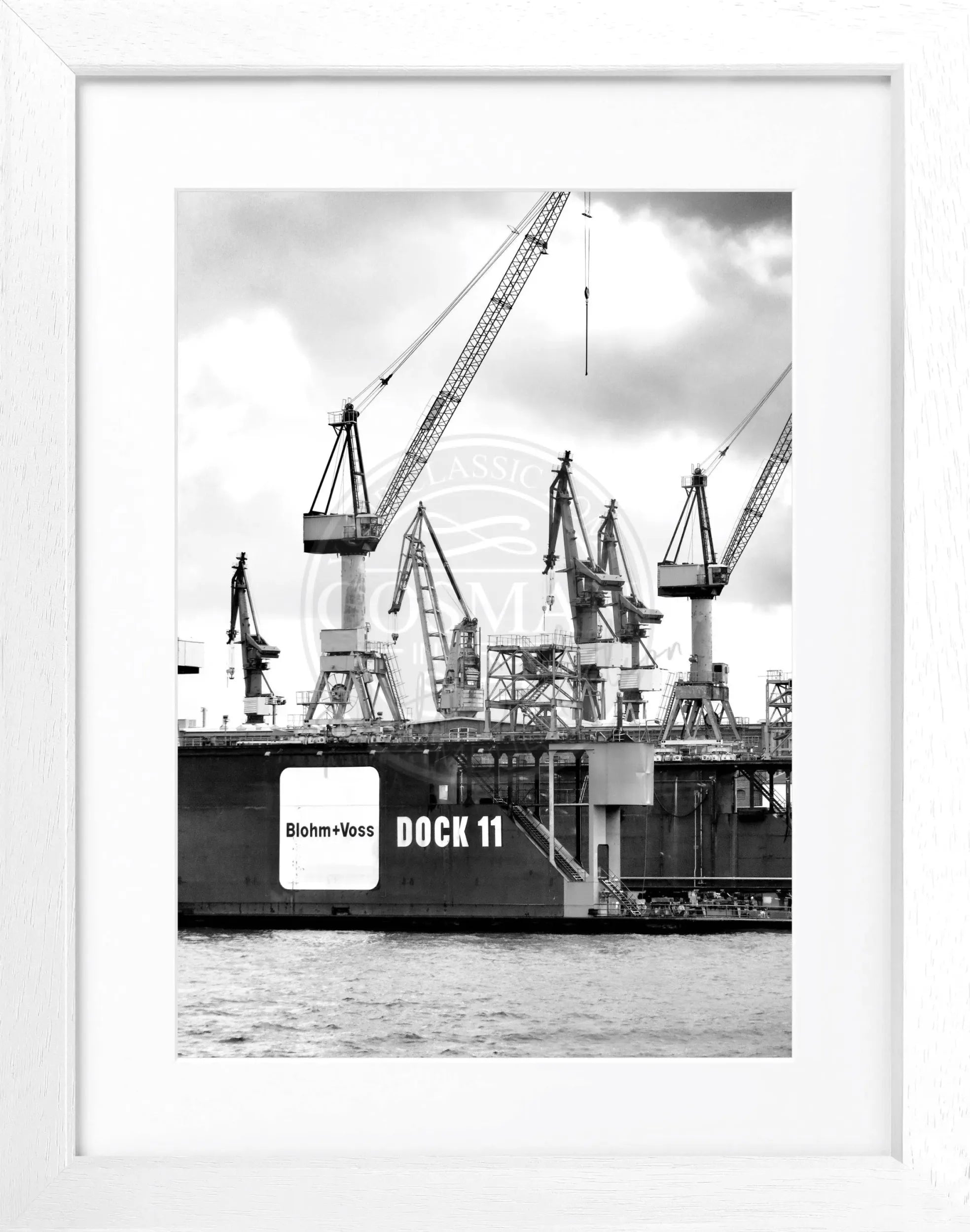 Schwarzweißer Hamburg Hafen Poster mit Rahmen von Cosman-Photocollection, Dock 11 Motiv, 25x31 cm