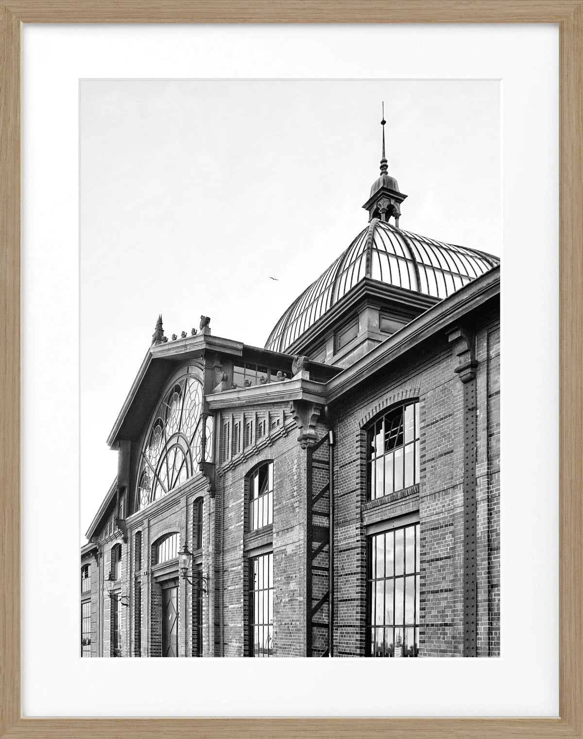 Schwarz gerahgter Poster vom Hamburger Hafen Fischmarkt von Cosman-Photocollection, 25x31 cm, maritime Stadtansicht.