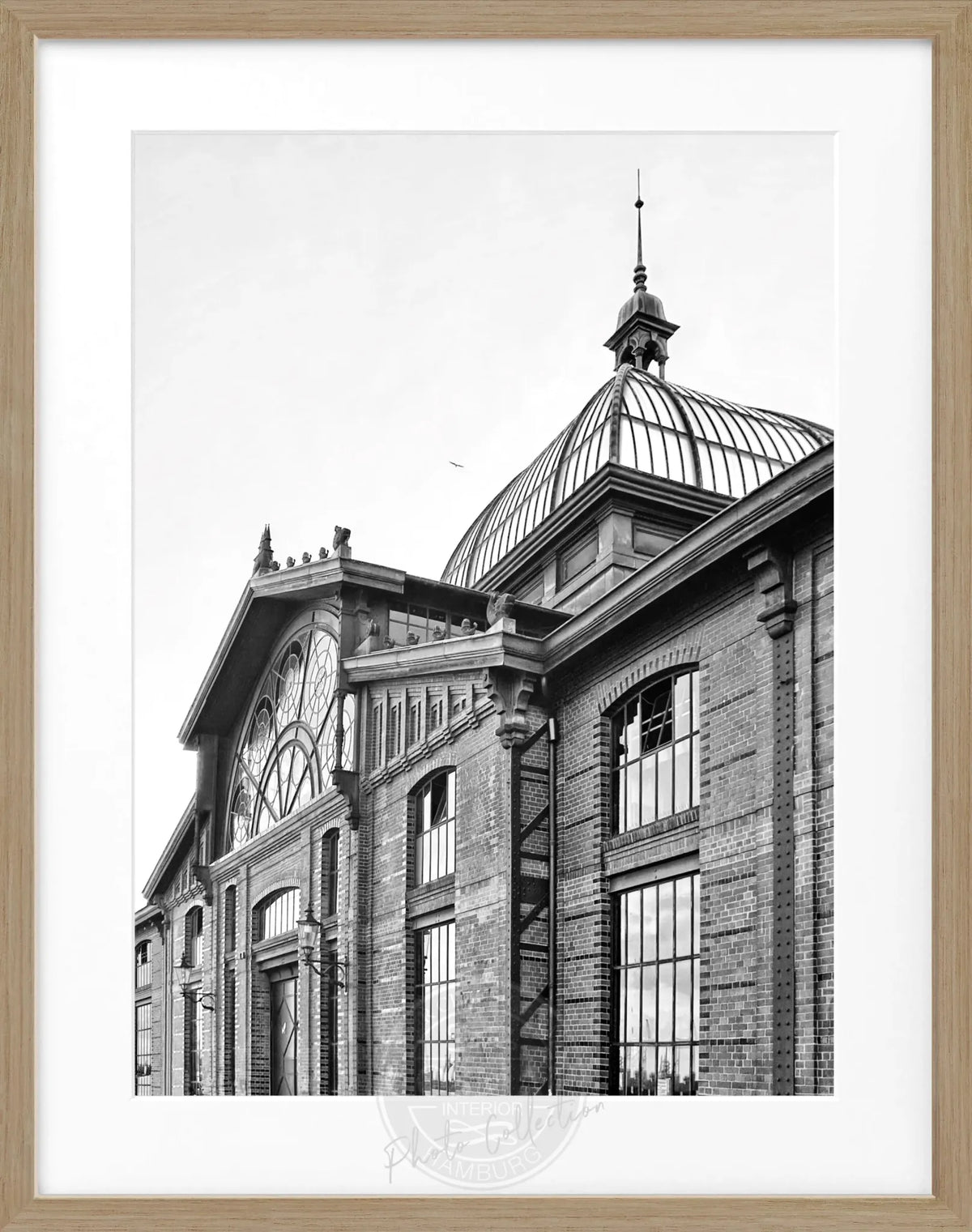 Schwarz gerahgter Poster vom Hamburger Hafen Fischmarkt von Cosman-Photocollection, 25x31 cm, maritime Stadtansicht.