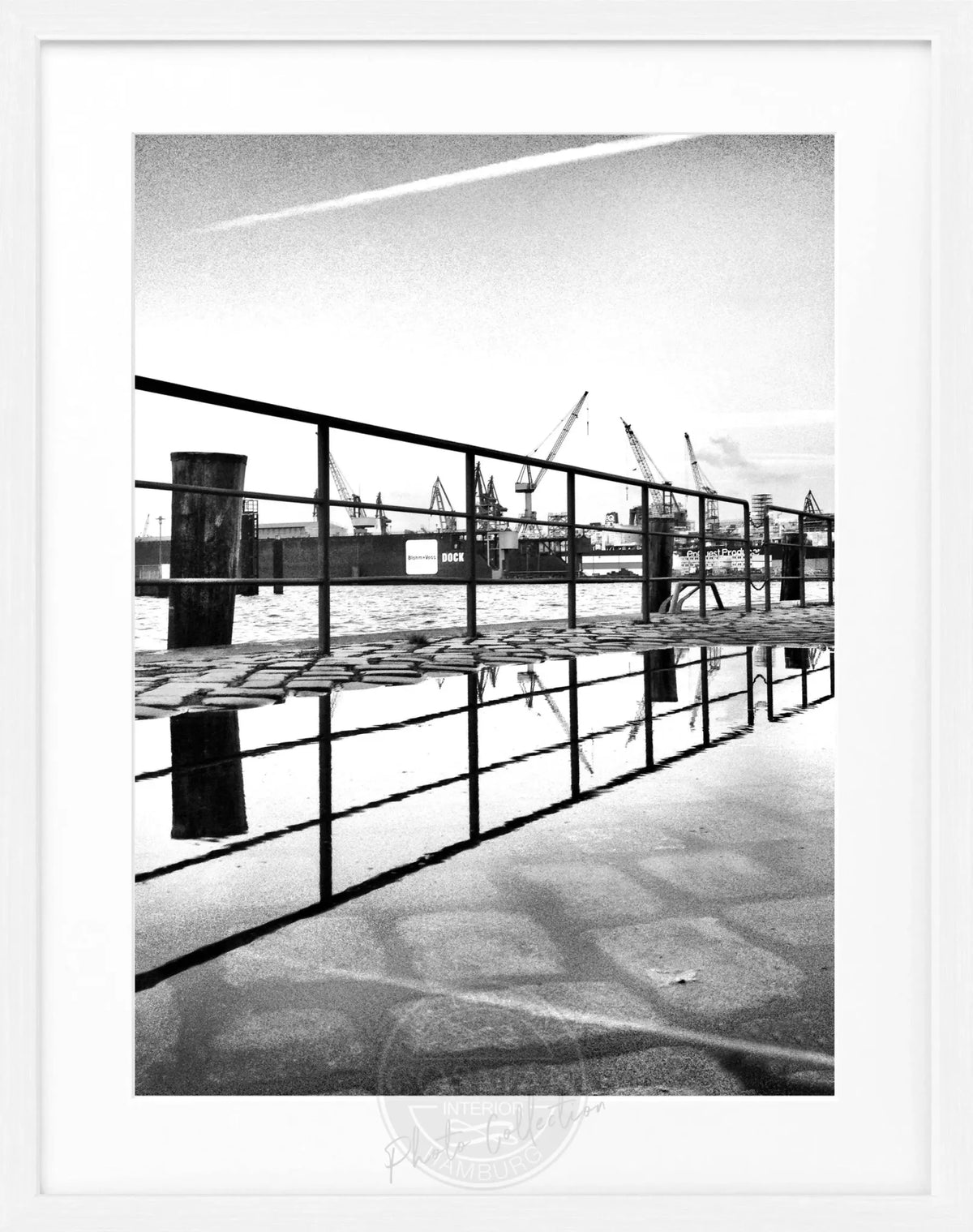 Schwarzweiß-Poster mit Rahmen, Hamburg Hafen Zaun Motiv, von Cosman-Photocollection, 25x31cm, Wanddekoration