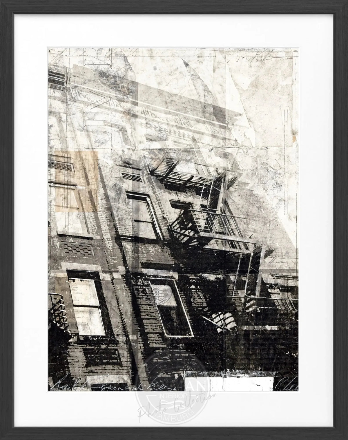 Schwarz-weiß Poster mit Rahmen von Cosman-Photocollection, NYC Feuertreppe, 25x31 cm, urbanes Stadtbild, Fotokunst.