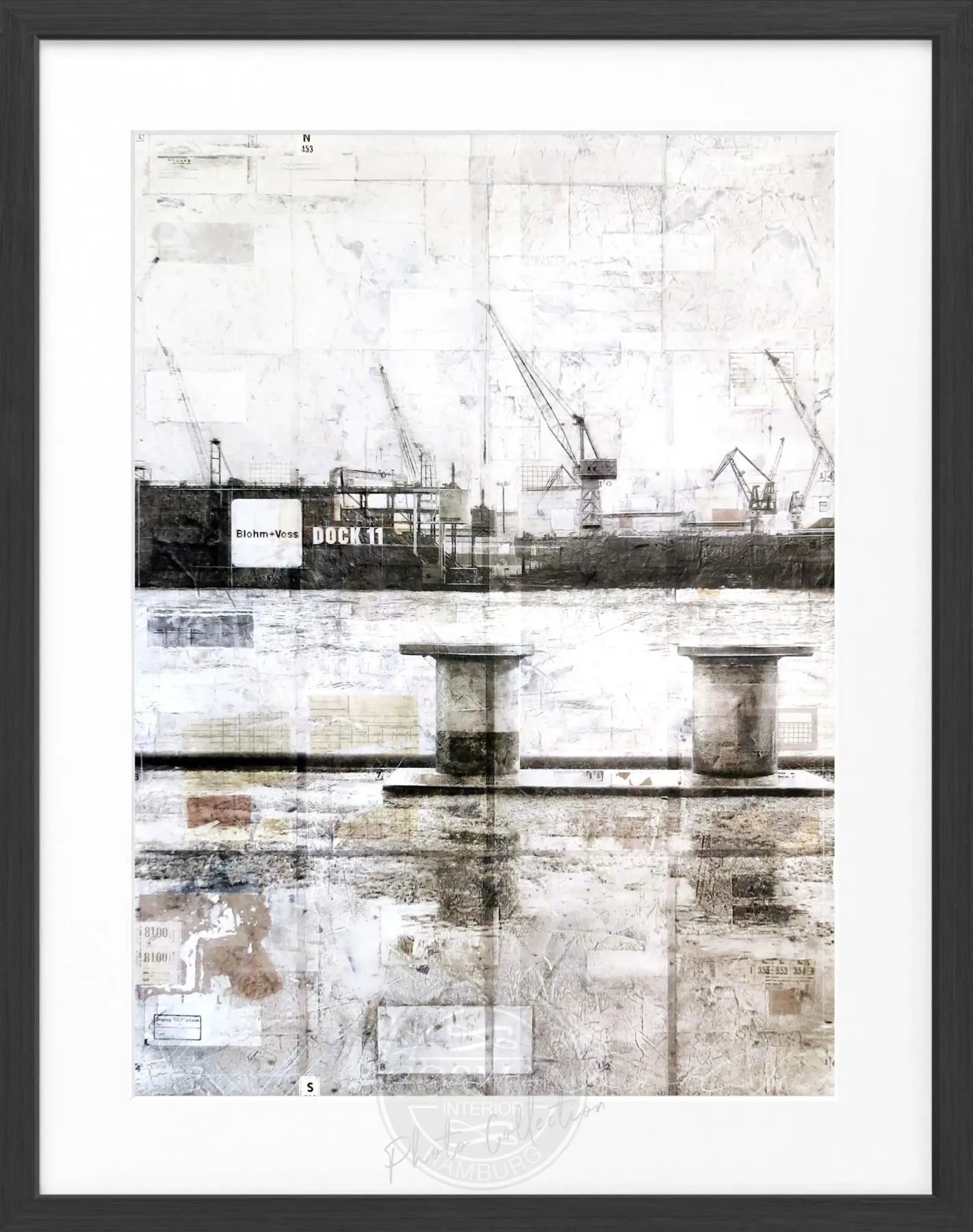 Schwarz-weiß Poster mit Rahmen von Cosman-Photocollection, Poller im Hamburger Hafen, 25x31 cm, maritime Dekoration