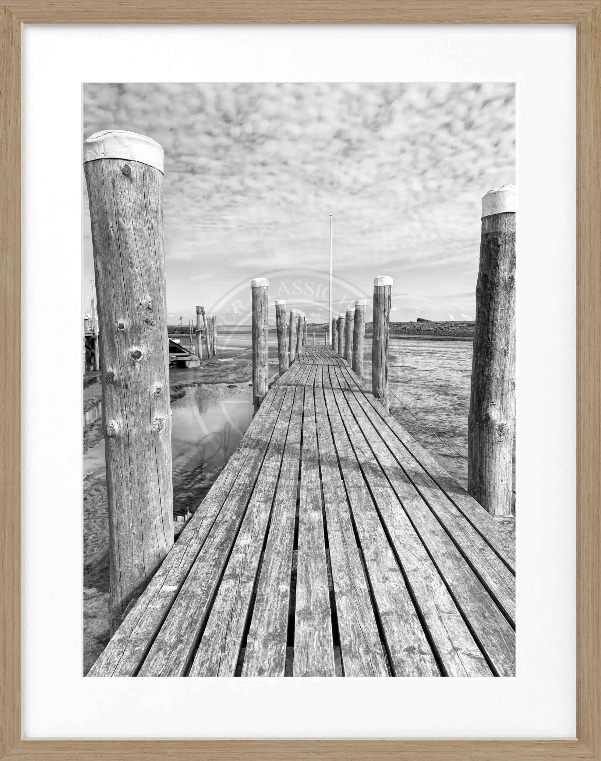 Schwarzweiß-Poster mit Rahmen von Rantum Hafen Sylt, von Cosman-Photocollection, Maße 25x31 cm, maritime Küstenansicht