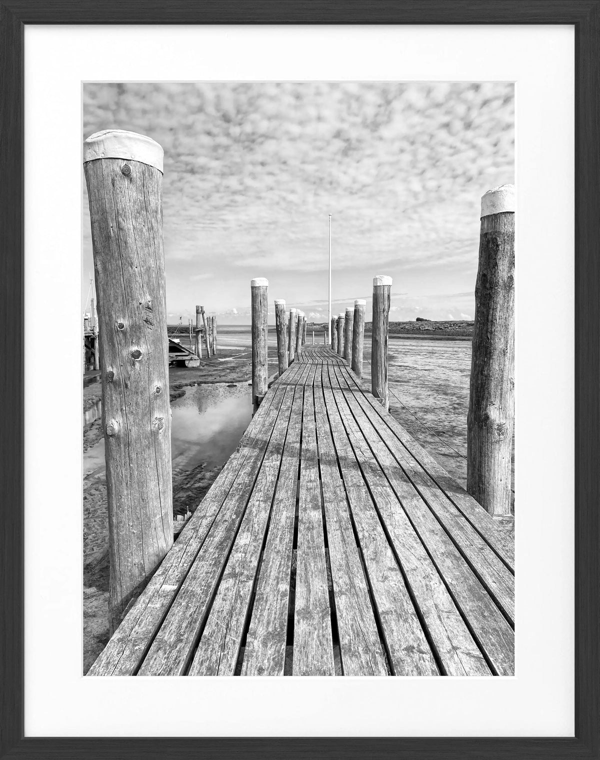 Schwarzweiß-Poster mit Rahmen von Rantum Hafen auf Sylt, von Cosman-Photocollection, 25x31 cm, maritime Küstenlandschaft