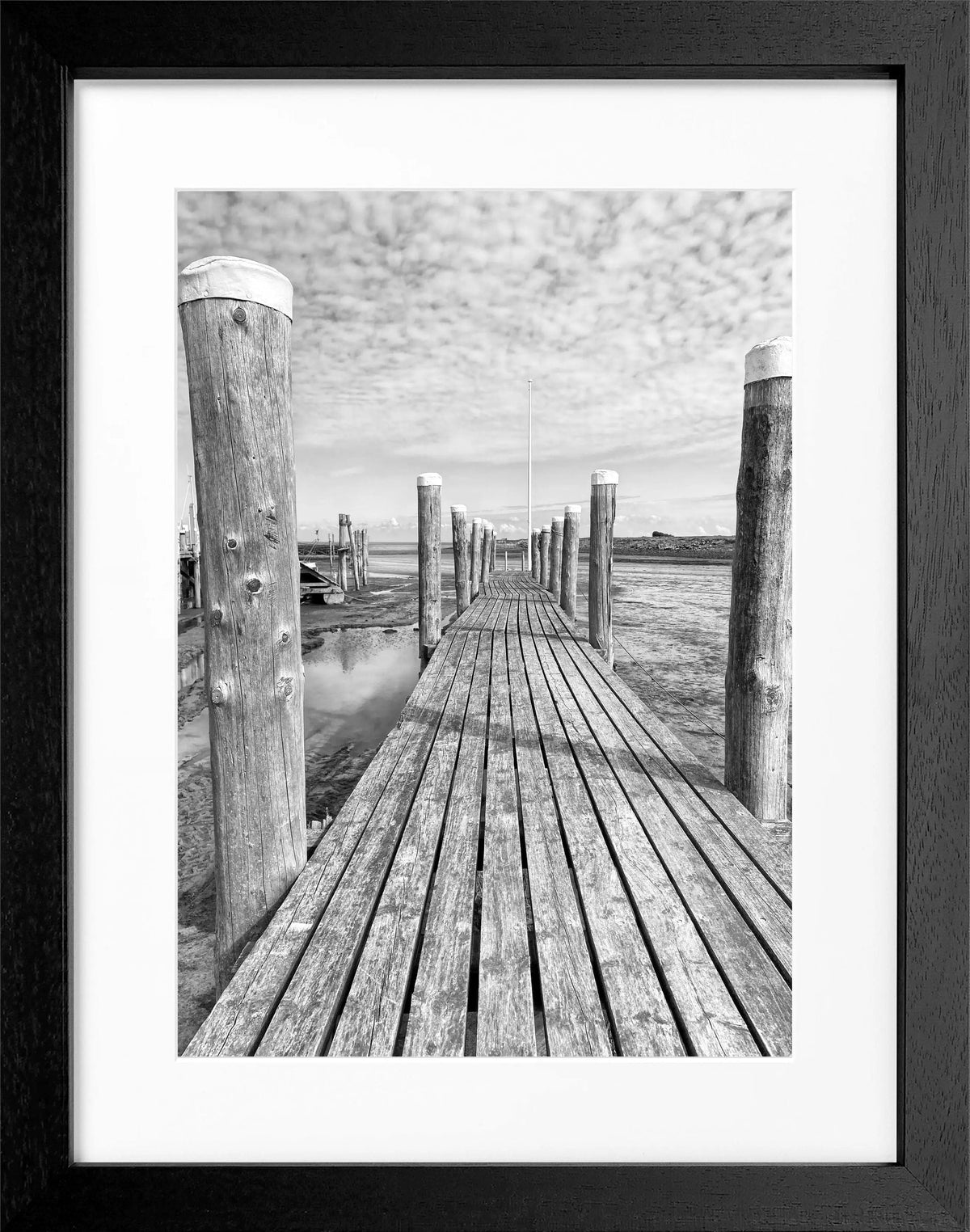 Schwarz-weiß Poster mit Rahmen von Rantum Hafen Sylt, von Cosman-Photocollection, 25x31 cm, maritime Kulisse
