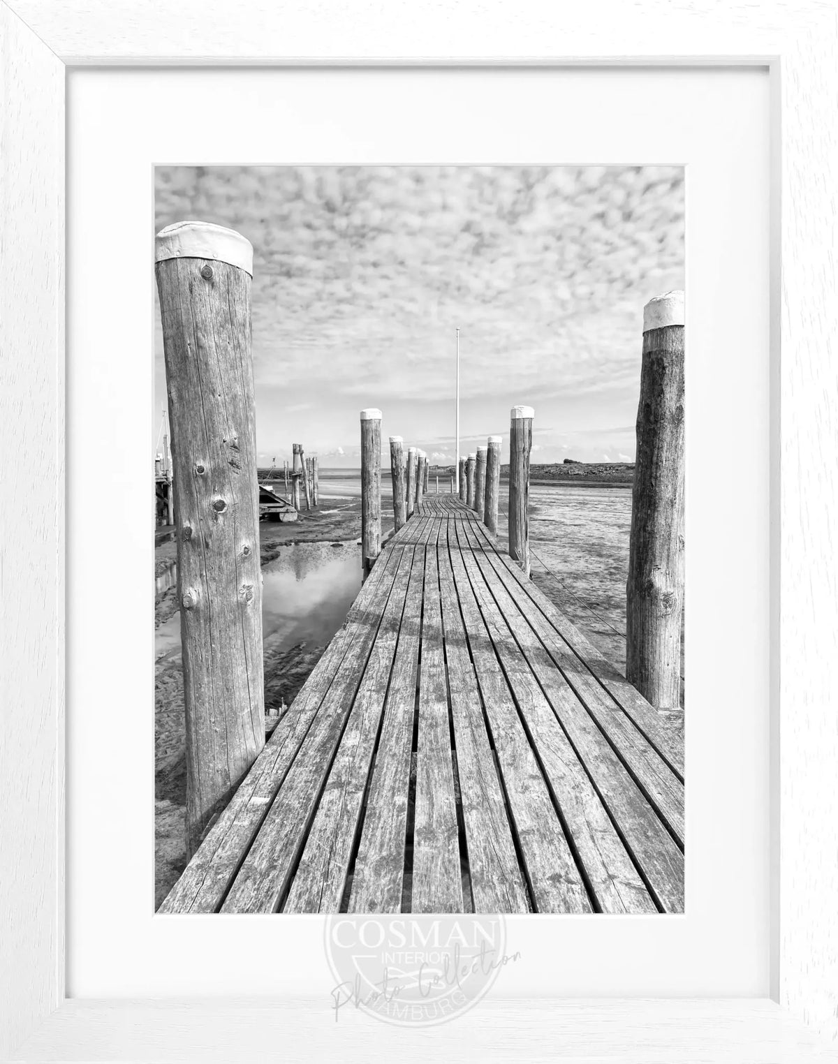 Schwarz-weißer Poster mit Rahmen von Cosman-Photocollection, Rantum Hafen auf Sylt, Maße 25x31 cm, maritime Küstenansicht