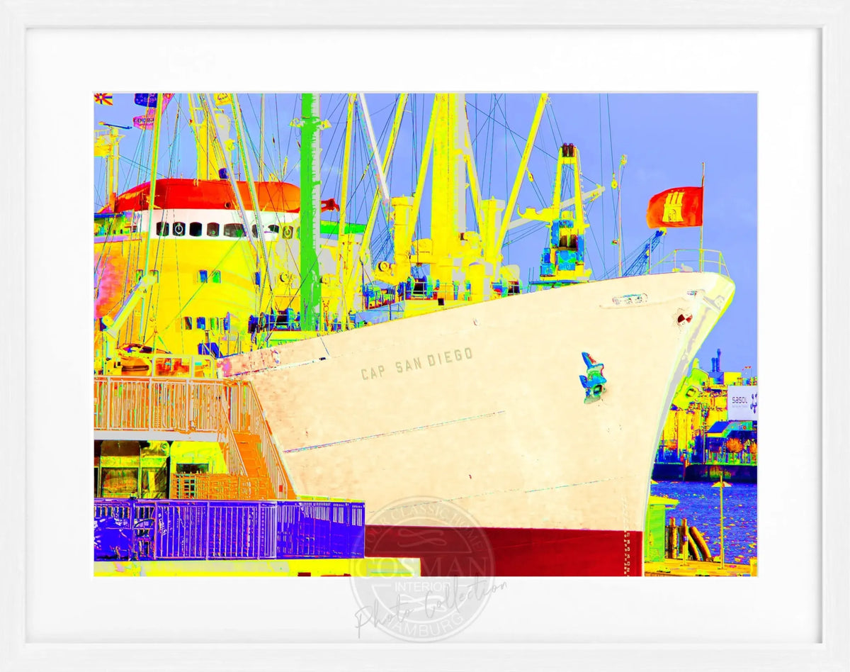 Gerahmtes Poster ’Color Edition’ Hamburg Hafen mit Cap San Diego, detailreiche Fotografie in lebendigen Farben, von Cosman-Photocollection