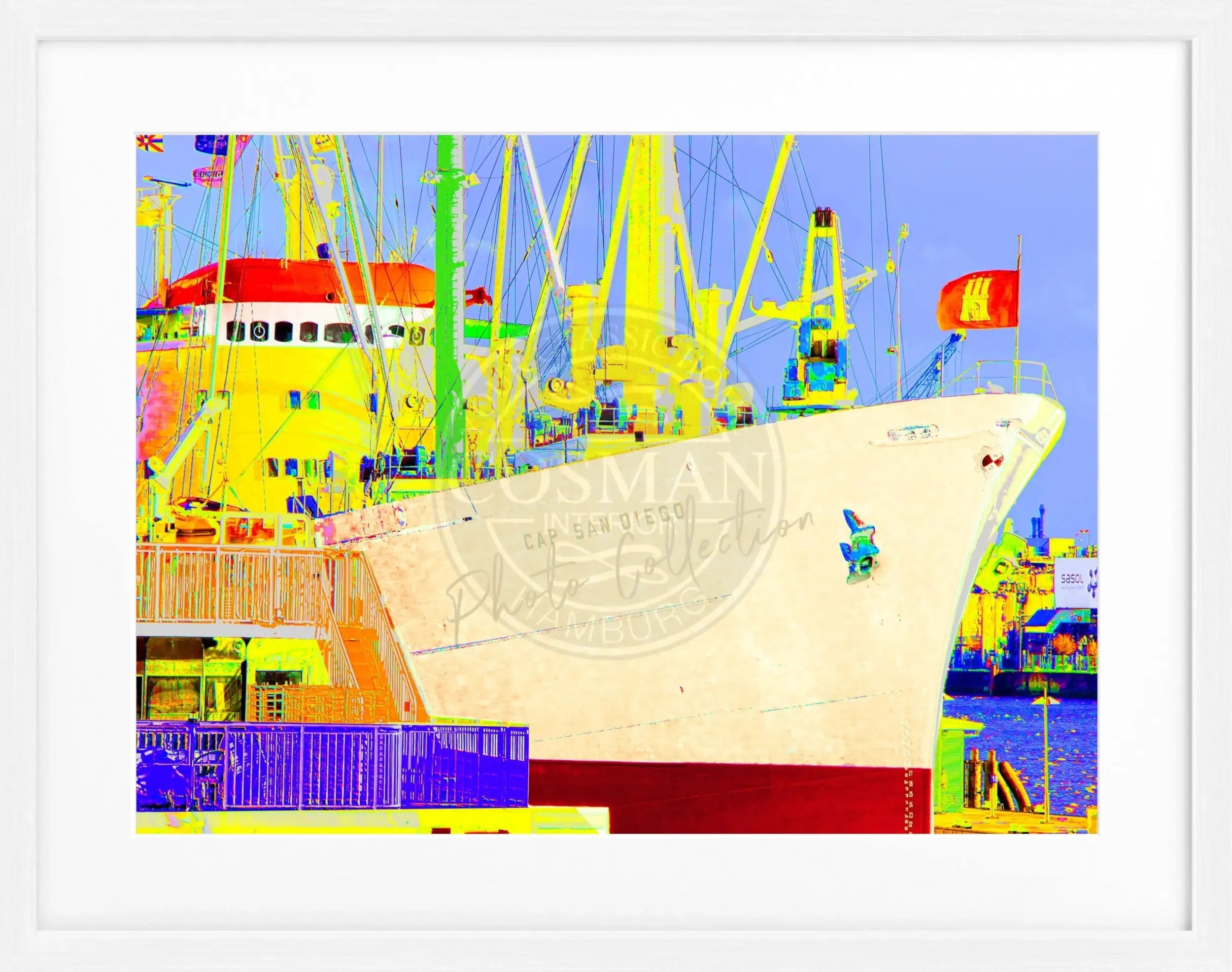 Gerahmtes Poster ’Color Edition’ Hamburg Hafen mit Cap San Diego, detailreiche Fotografie in lebendigen Farben, von Cosman-Photocollection