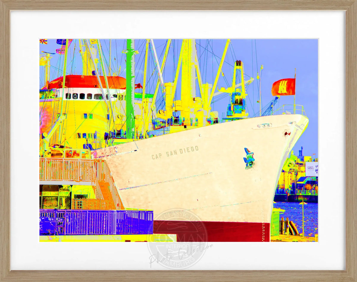 Hochwertiges Poster mit Rahmen von Cosman-Photocollection, Hamburg Hafen mit Cap San Diego in der Color Edition, 31x25 cm
