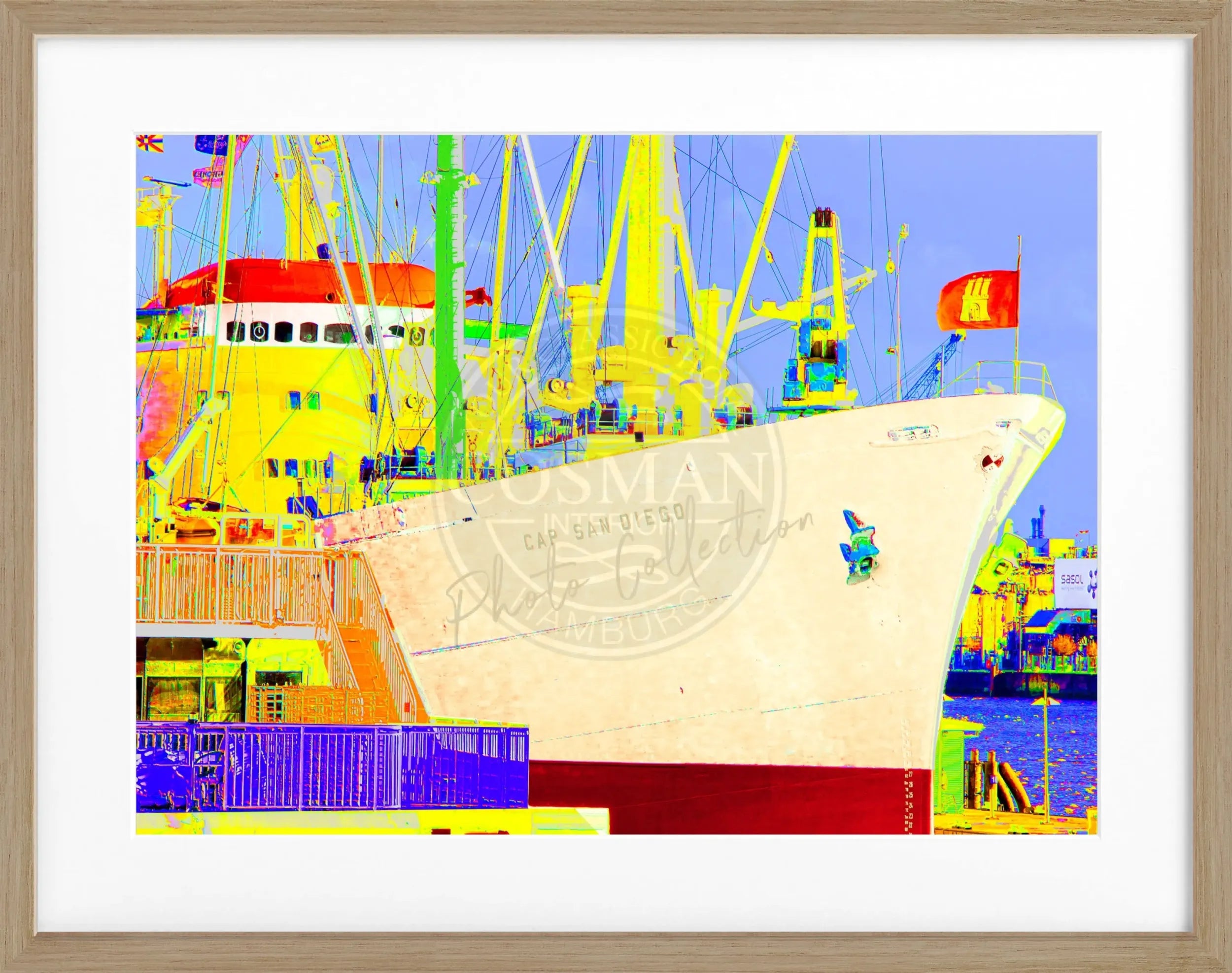 Hochwertiges Poster mit Rahmen von Cosman-Photocollection, Hamburg Hafen mit Cap San Diego in der Color Edition, 31x25 cm