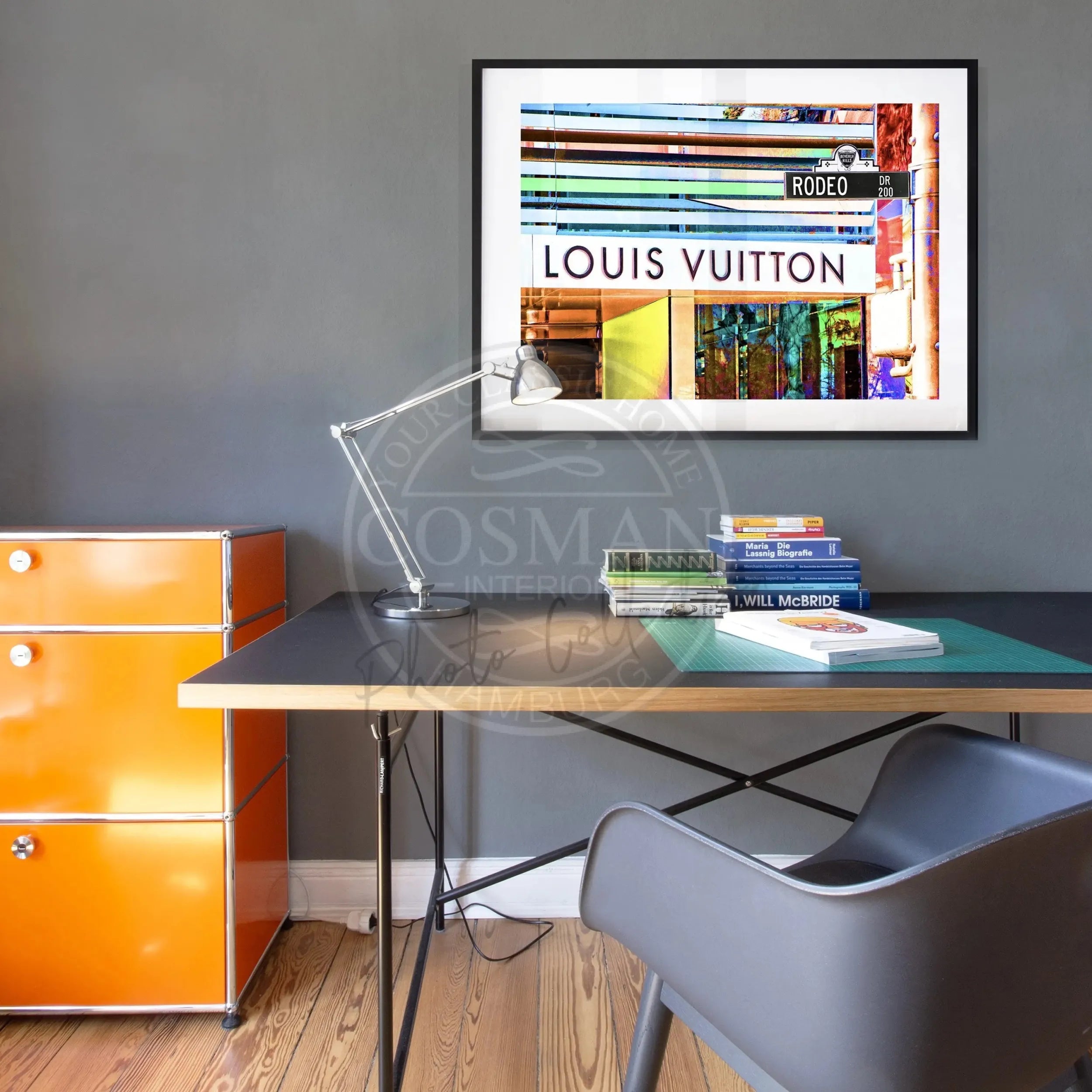 Poster mit Rahmen, Kalifornien Beverly Hills, Louis Vuitton, in der Color Edition, von Cosman-Photocollection, 31x25 cm