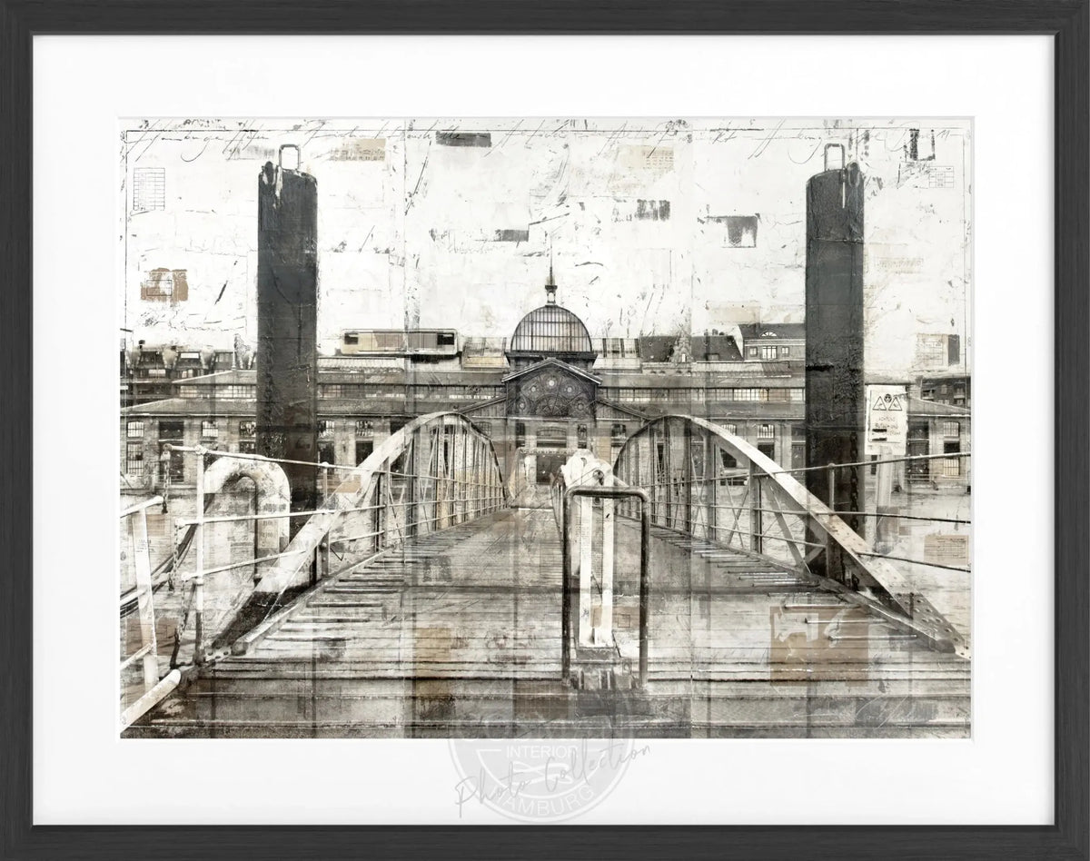 Schwarz-weißes Poster der Fischauktionshalle Hamburg im Rahmen von Cosman-Photocollection, 31x25 cm, hochwertiger Wanddruck