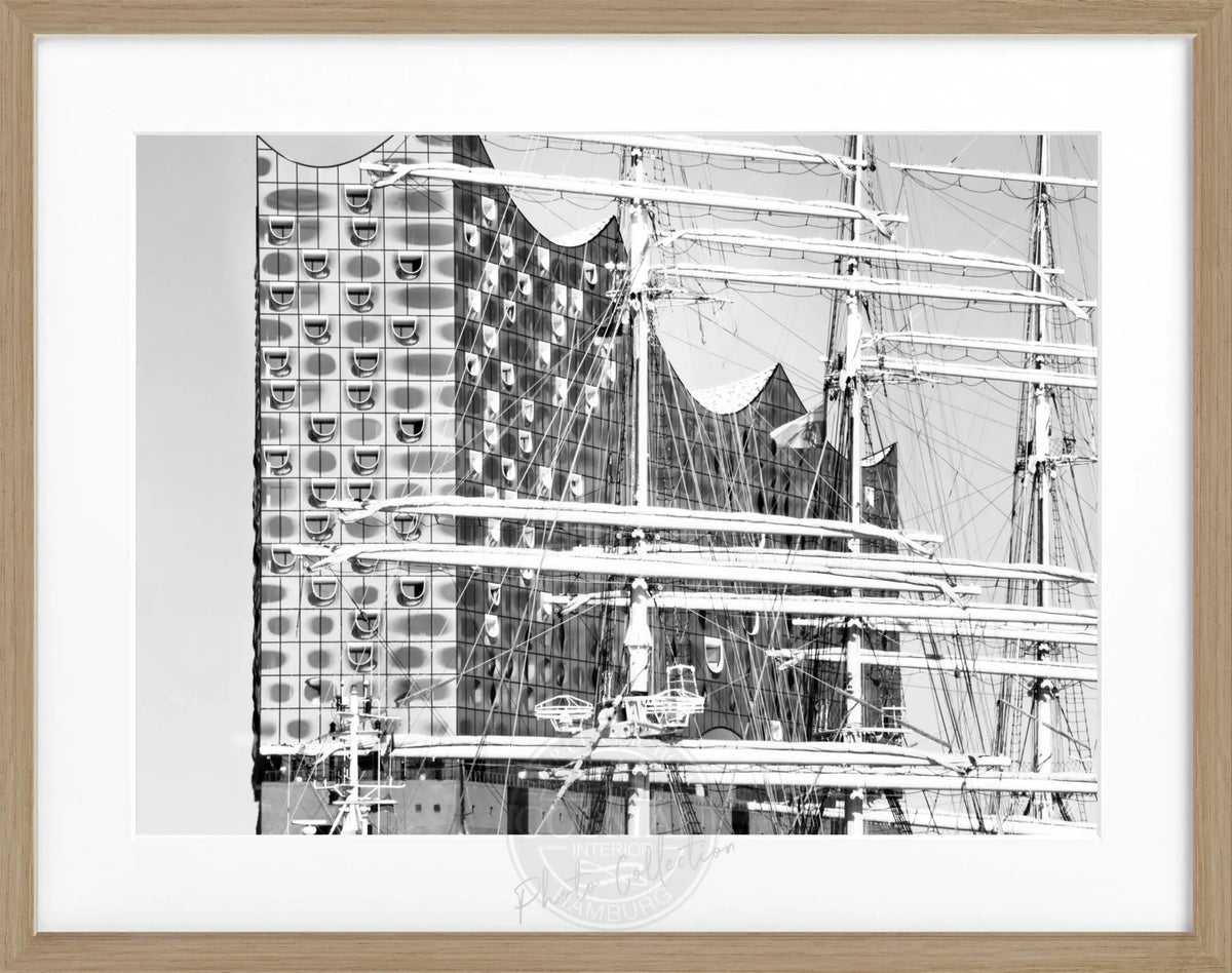 Schwarz-weiß Poster mit Rahmen von Hamburg Elbphilharmonie, 31x25cm, von Cosman-Photocollection, detailreiche Stadtansicht