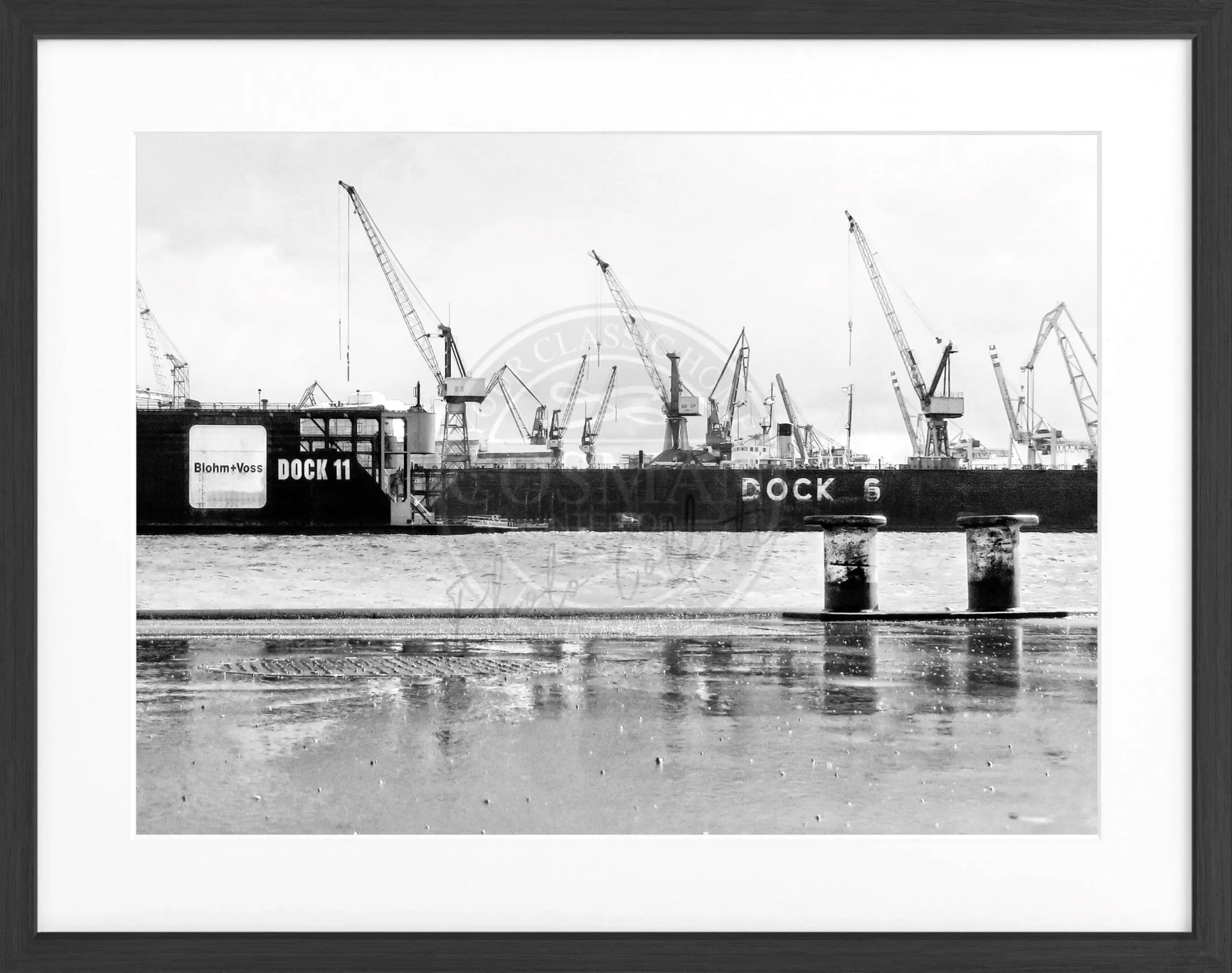 Poster mit Rahmen Hamburg Hafen ’Dock’ HH05C by Cosman-Photocollection