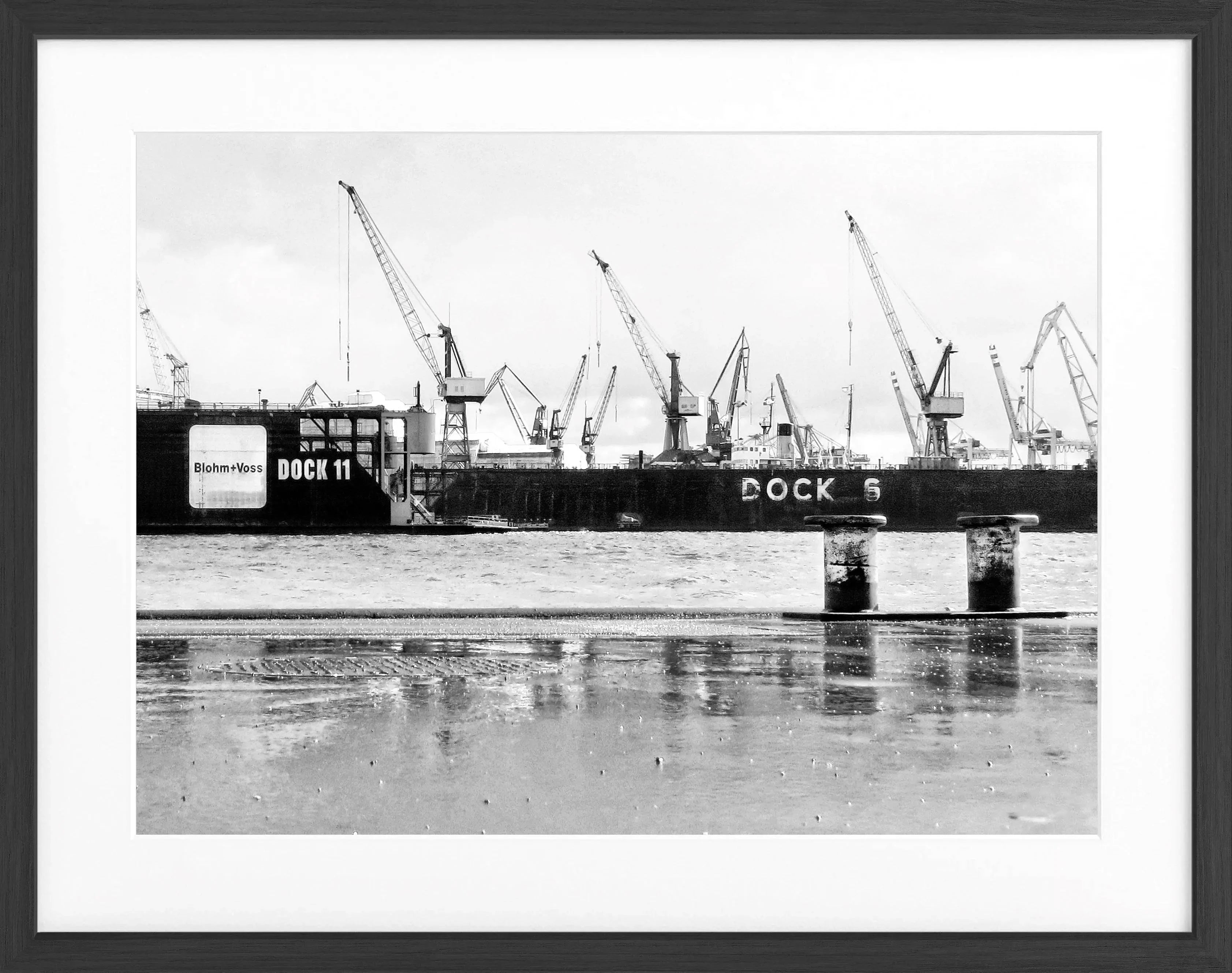 Schwarzes Poster mit Rahmen, Hamburg Hafen Dock, von Cosman-Photocollection, 31x25cm, maritime Stadtansicht