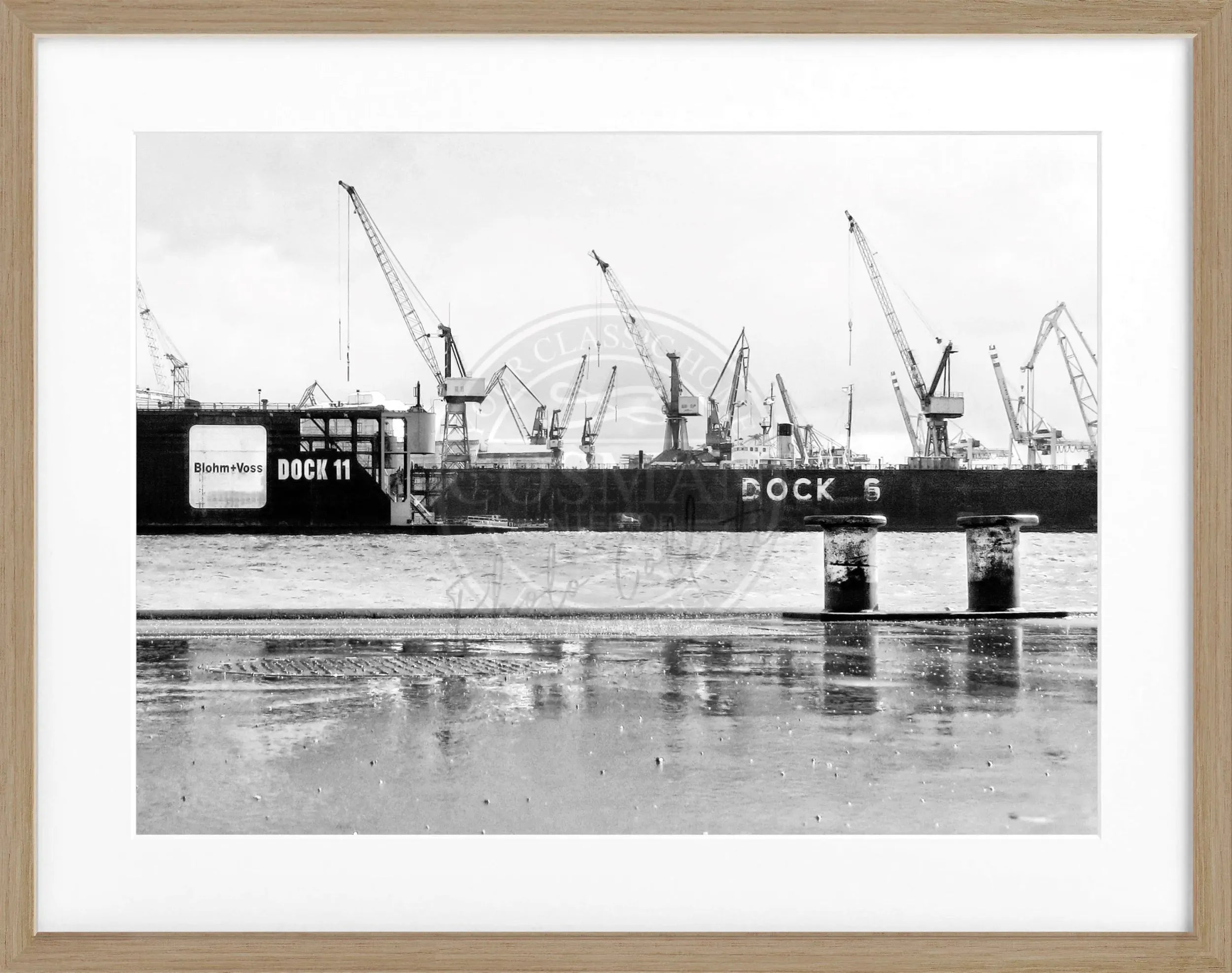 Hamburg Hafen Poster mit schwarzem Rahmen, Cosman-Photocollection, Hafenansicht mit Dock, 31x25cm