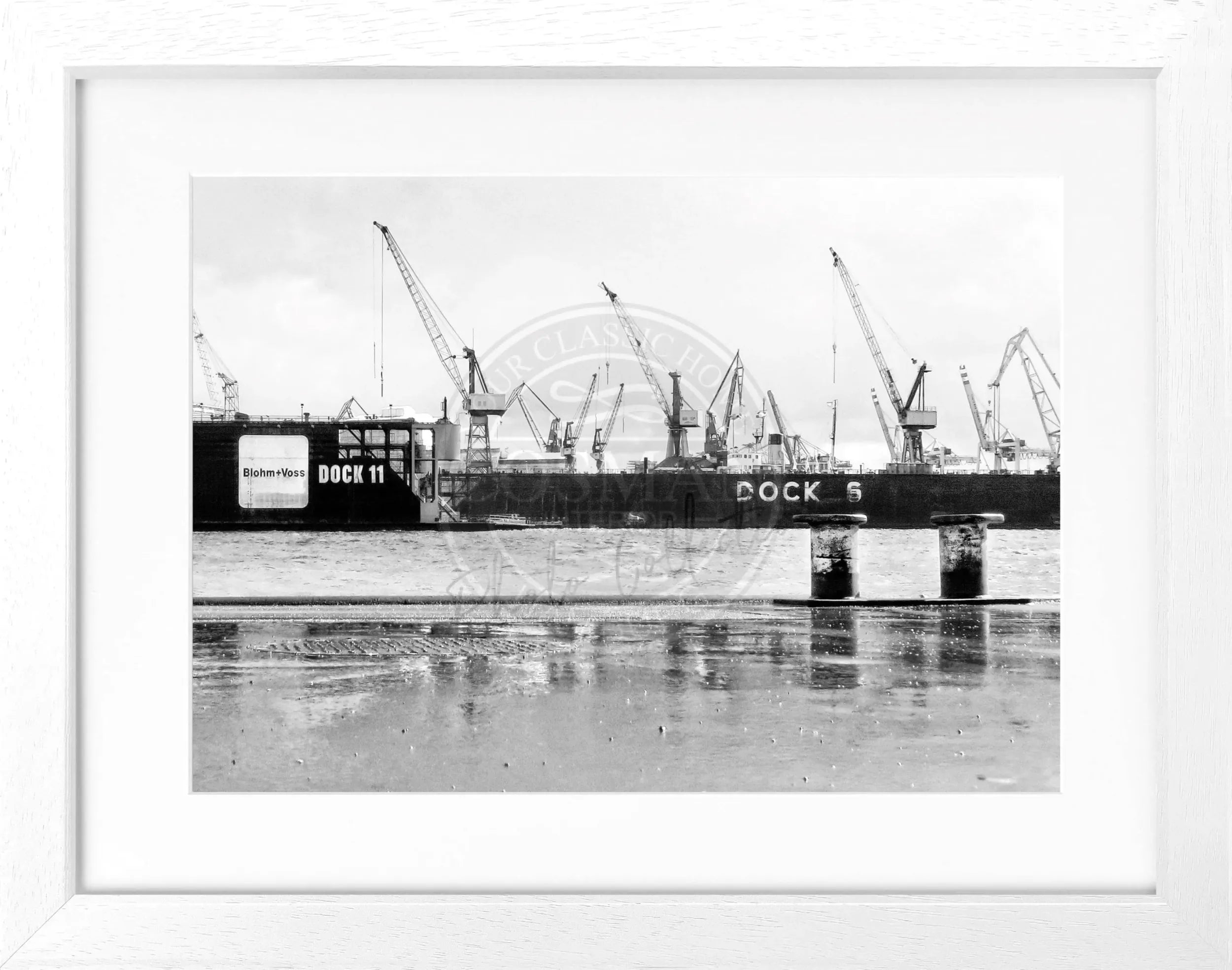 Schwarzweiß-Poster mit Rahmen, Hamburg Hafen Dock, von Cosman-Photocollection, 31x25 cm, maritime Stadtansicht
