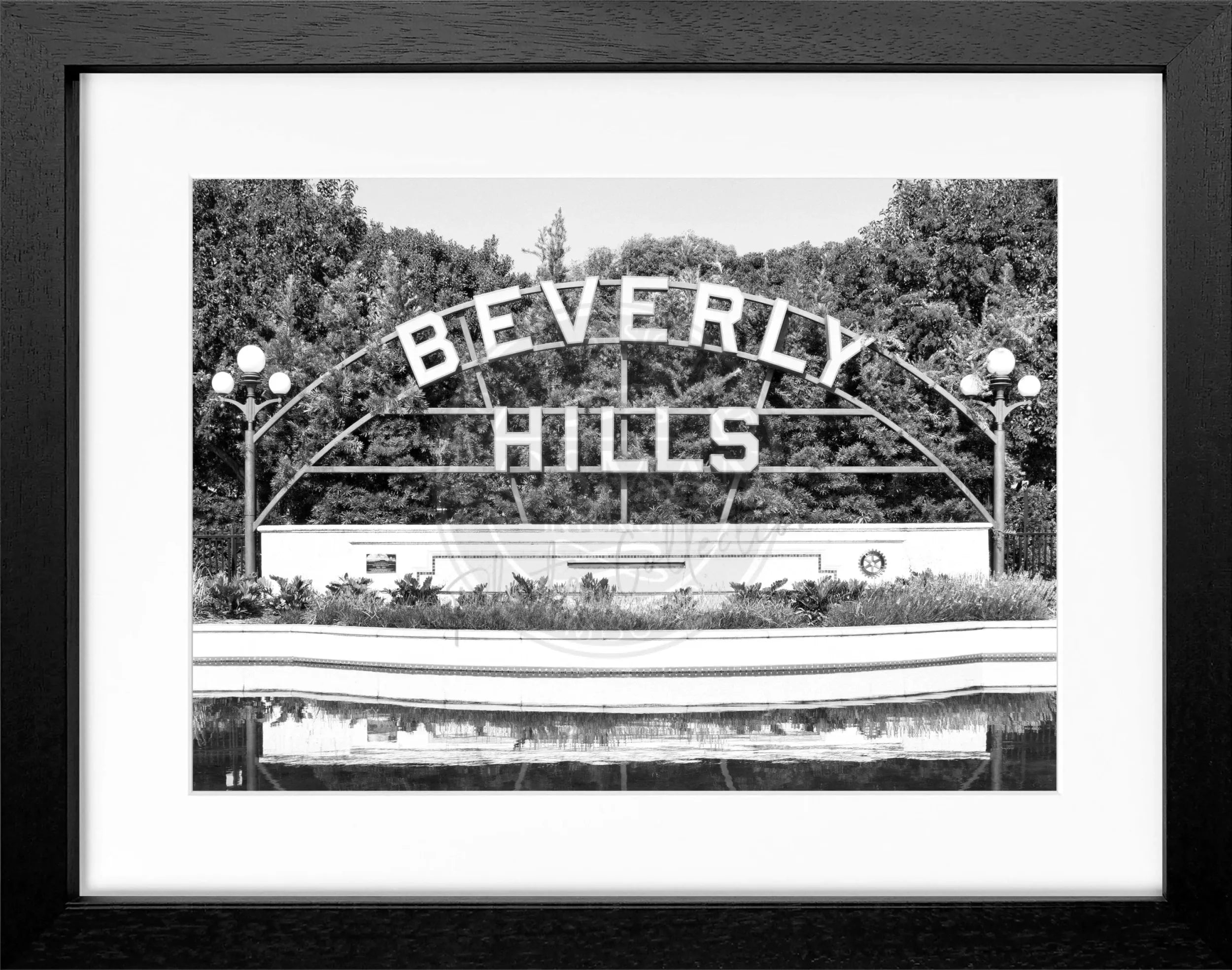 Gerahmtes Poster mit Kalifornien Beverly Hills Schild, von Cosman-Photocollection in Schwarz, 31x25 cm, Wanddekoration