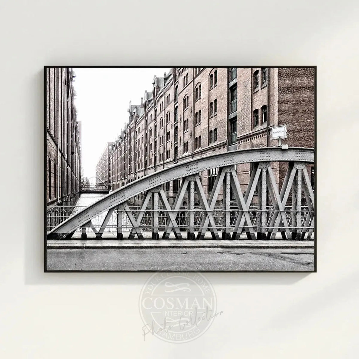 Wandbild Hamburg Speicherstadt von Cosman-Photocollection, Druck auf Leinwand mit Schattenfuge, 125x95cm, schwarz.