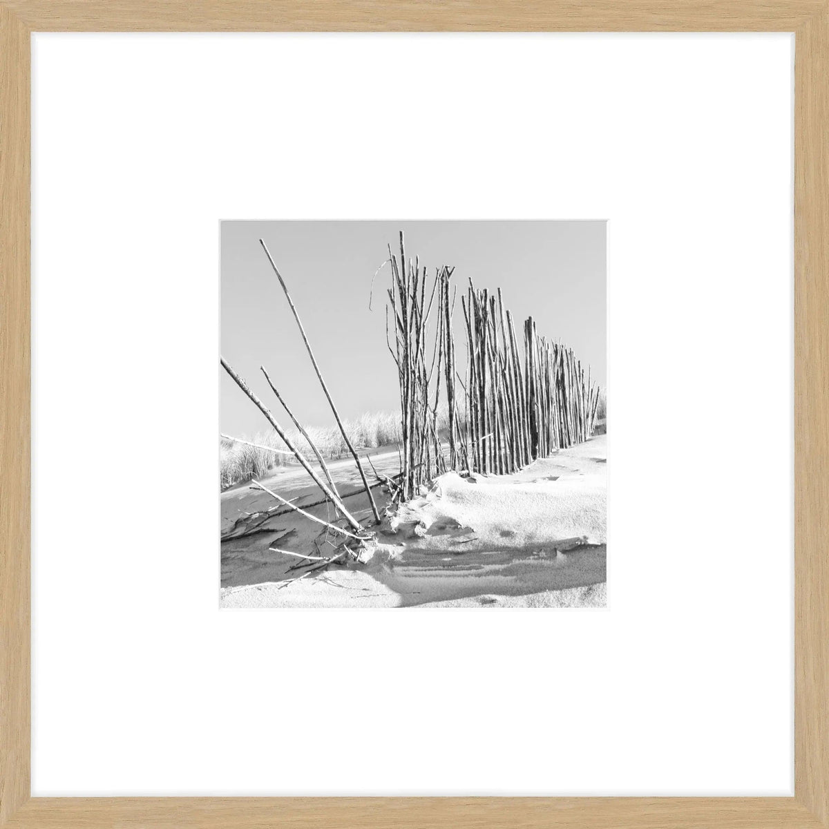 Schwarz-weiß Poster 'Beach' von Cosman-Photocollection im 43x43cm Objektrahmen, zeigt eine Strandlandschaft auf Sylt.