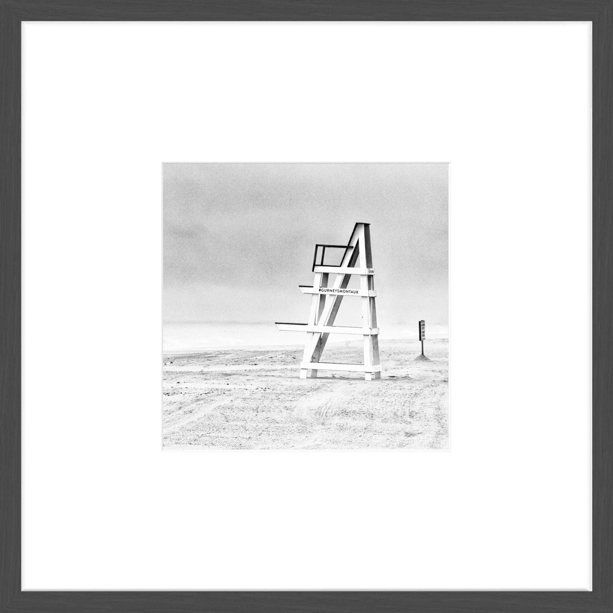 Schwarz-weiß Poster mit Rahmen, Hamptons Long Island Beach Motiv, 43x43cm, von Cosman-Photocollection, mattes Objektrahmen