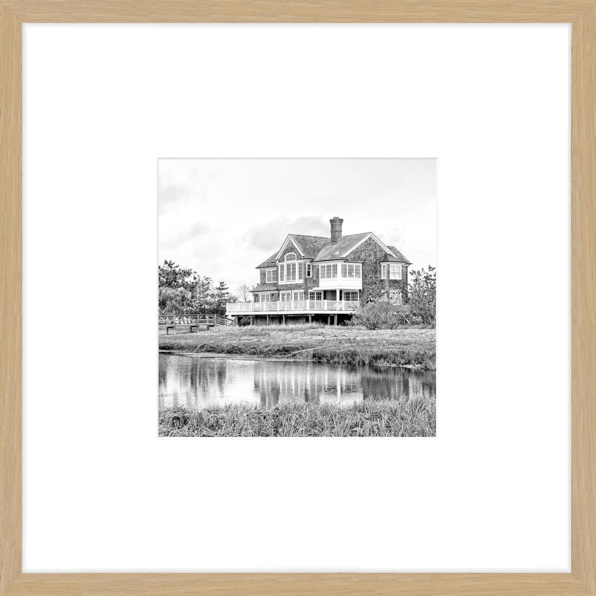 Schwarz-weiß Poster mit Rahmen, Hamptons Long Island Beach House Motiv, 43x43cm, von Cosman-Photocollection