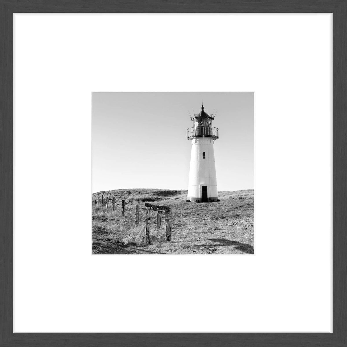 Schwarz-weiß Poster mit Rahmen, Leuchtturm List West Sylt, 43x43cm, von Cosman-Photocollection, Wanddekoration
