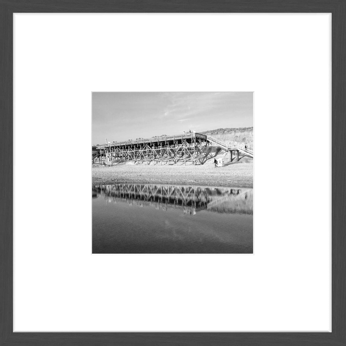 Schwarz-weiß Poster mit Rahmen von Sylt Strand Kampen, 43x43cm, von Cosman-Photocollection, Wanddekoration