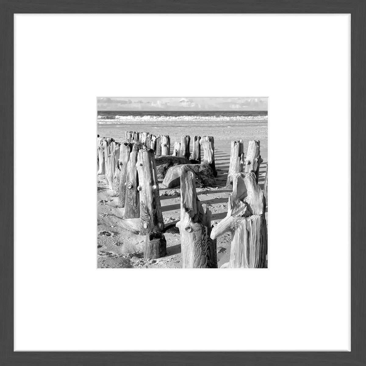 Schwarz-weiß Poster mit Rahmen von Sylt Strand, 43x43cm, von Cosman-Photocollection, modernes Wandbild im Objektrahmen