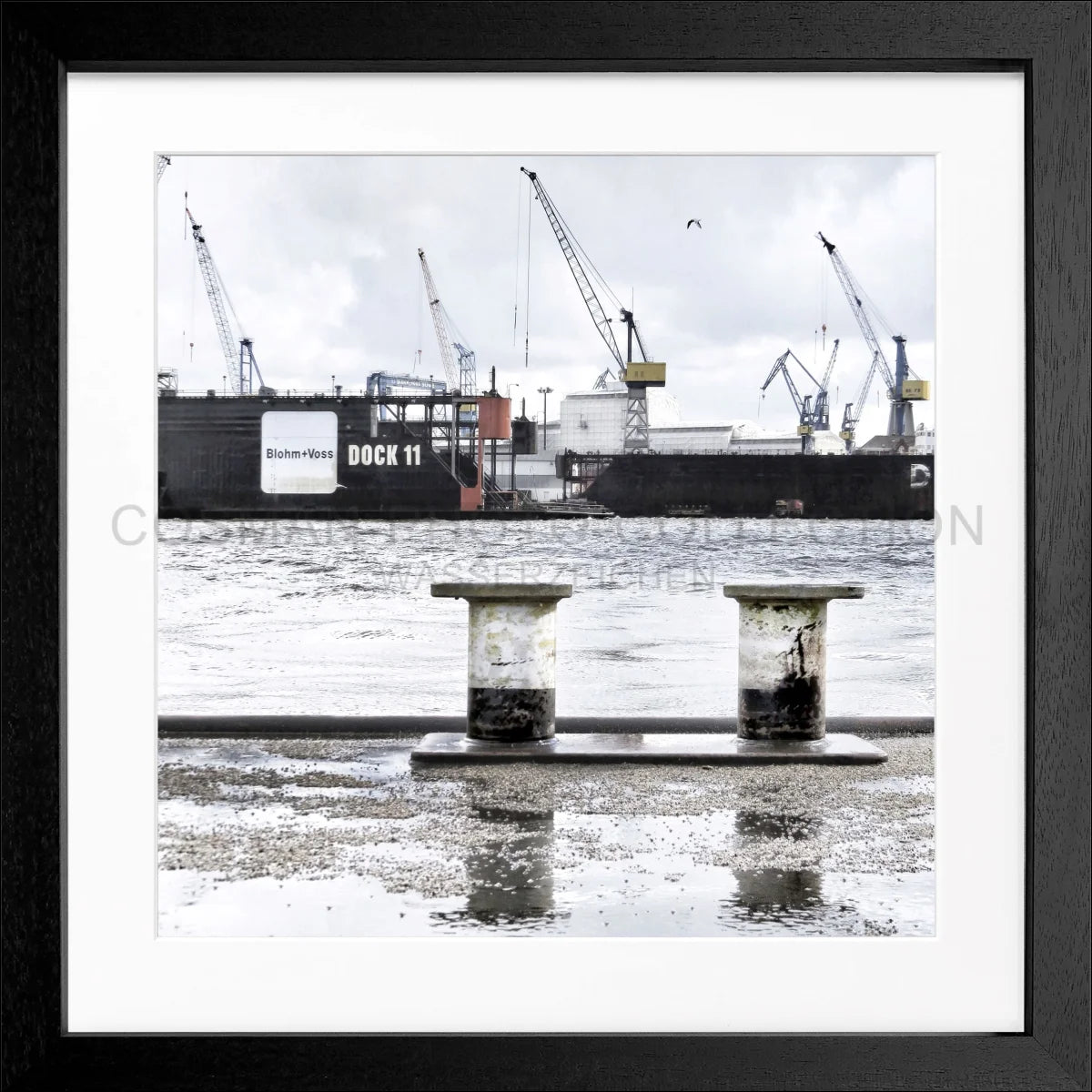 Poster mit Rahmen Hamburg Hafen ’DOCK 11’ HH05KQ